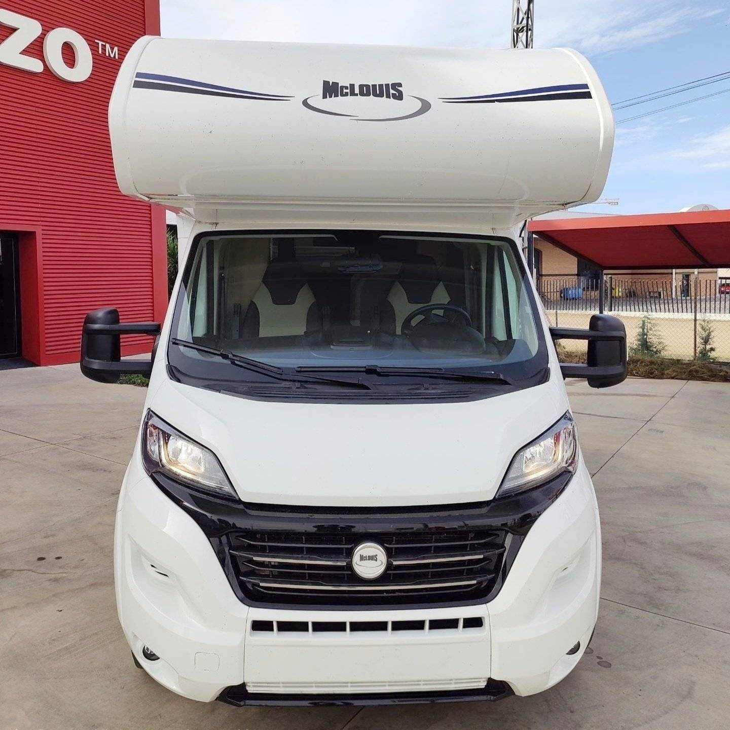 Front view from 3/4 Fiat - Yescapa