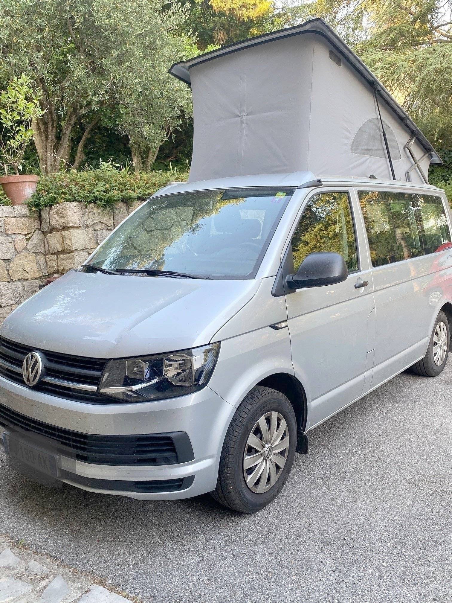 Vista del vehicle angle davanter Volkswagen VOLKSWAGEN CALIFORNIA Beach - Yescapa