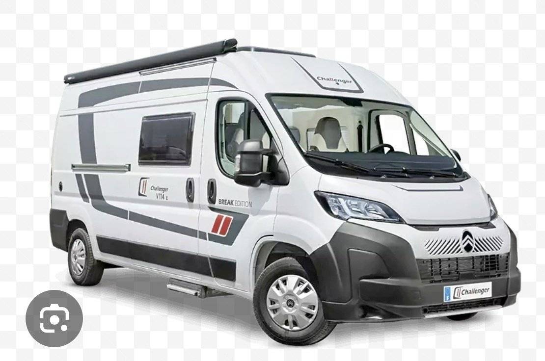 Vista de 3/4 Citroën Jumpy 2,2 l 120 ch - Yescapa