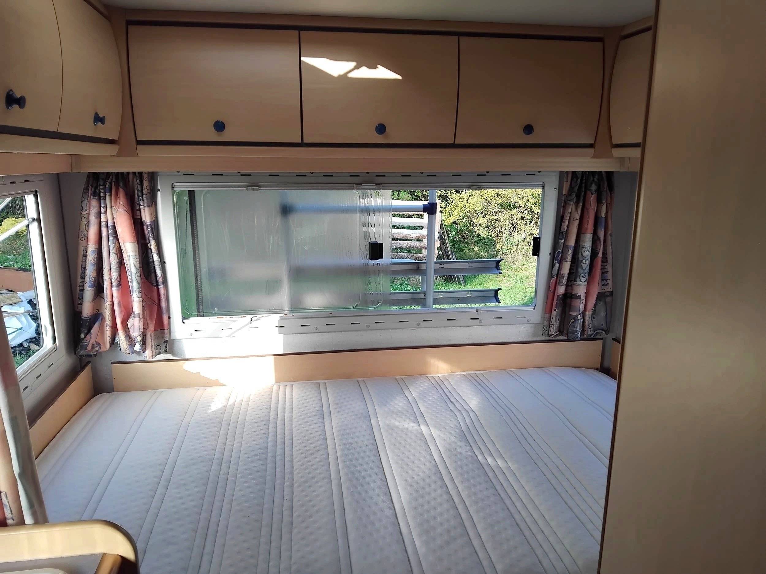 slaapplaatsen Ford Transit td - Yescapa