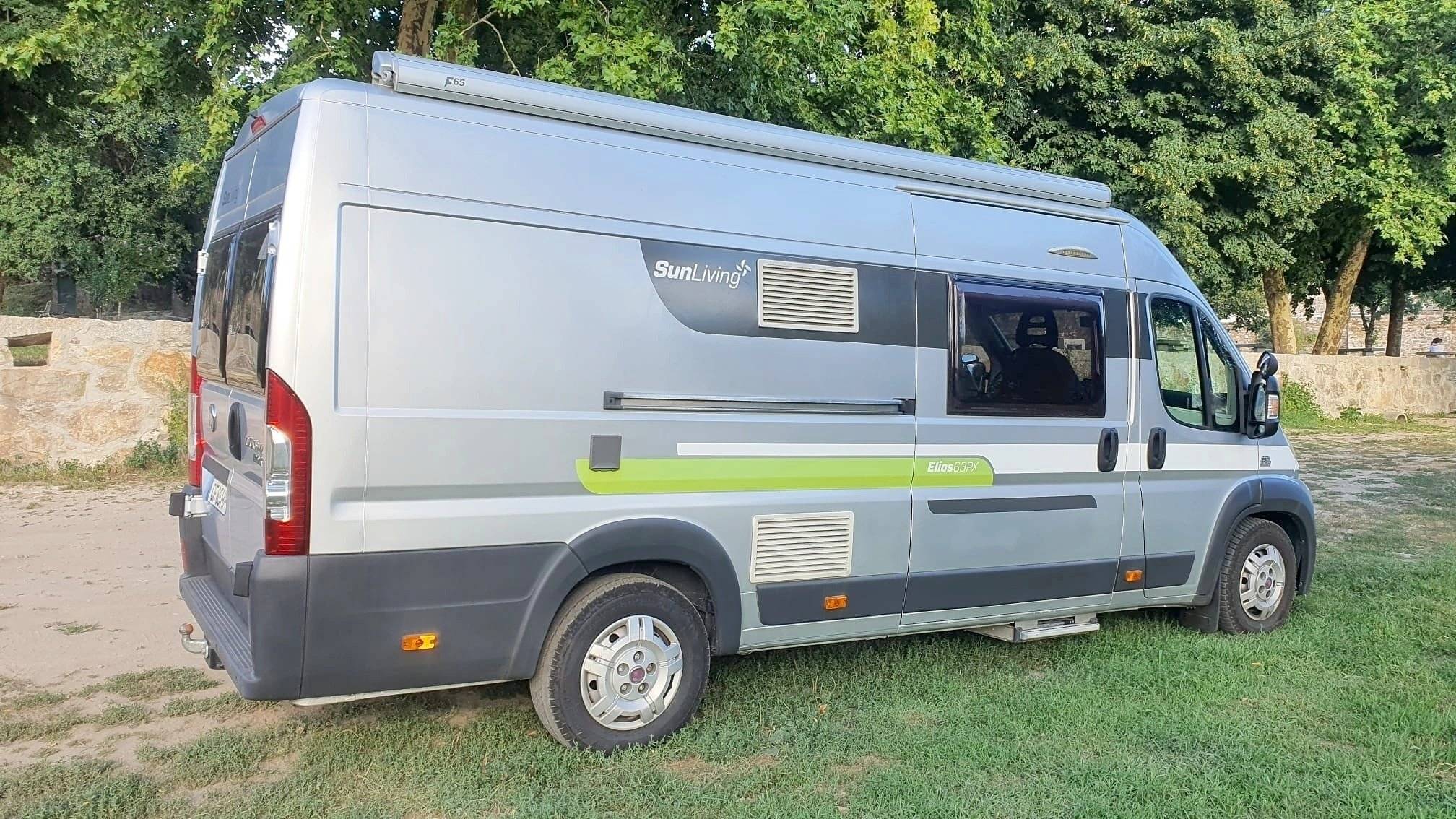 Vista de 3/4 Fiat 2,3 l 130 ch. - Yescapa