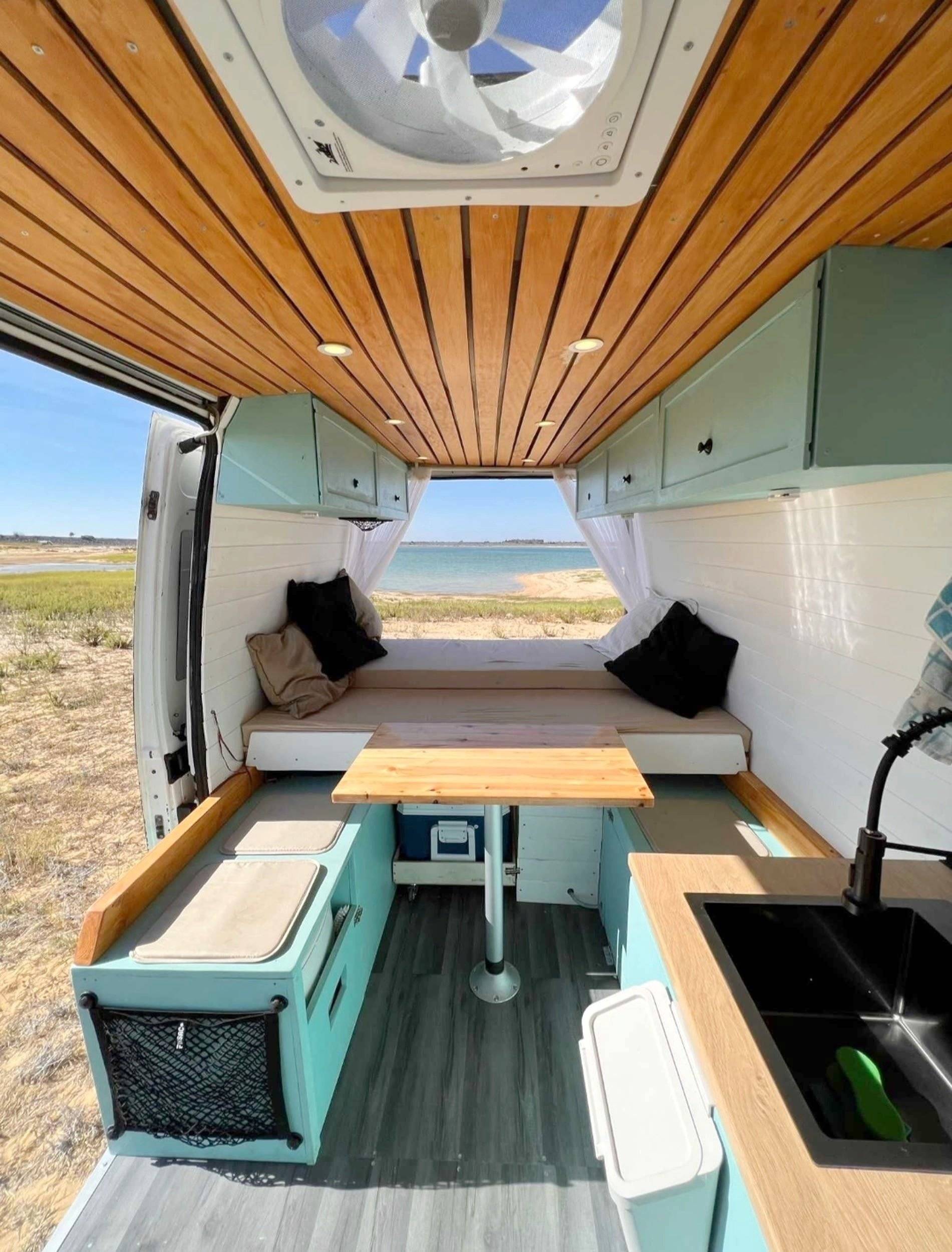 Vue avant de 3/4 Peugeot Boxer - Yescapa