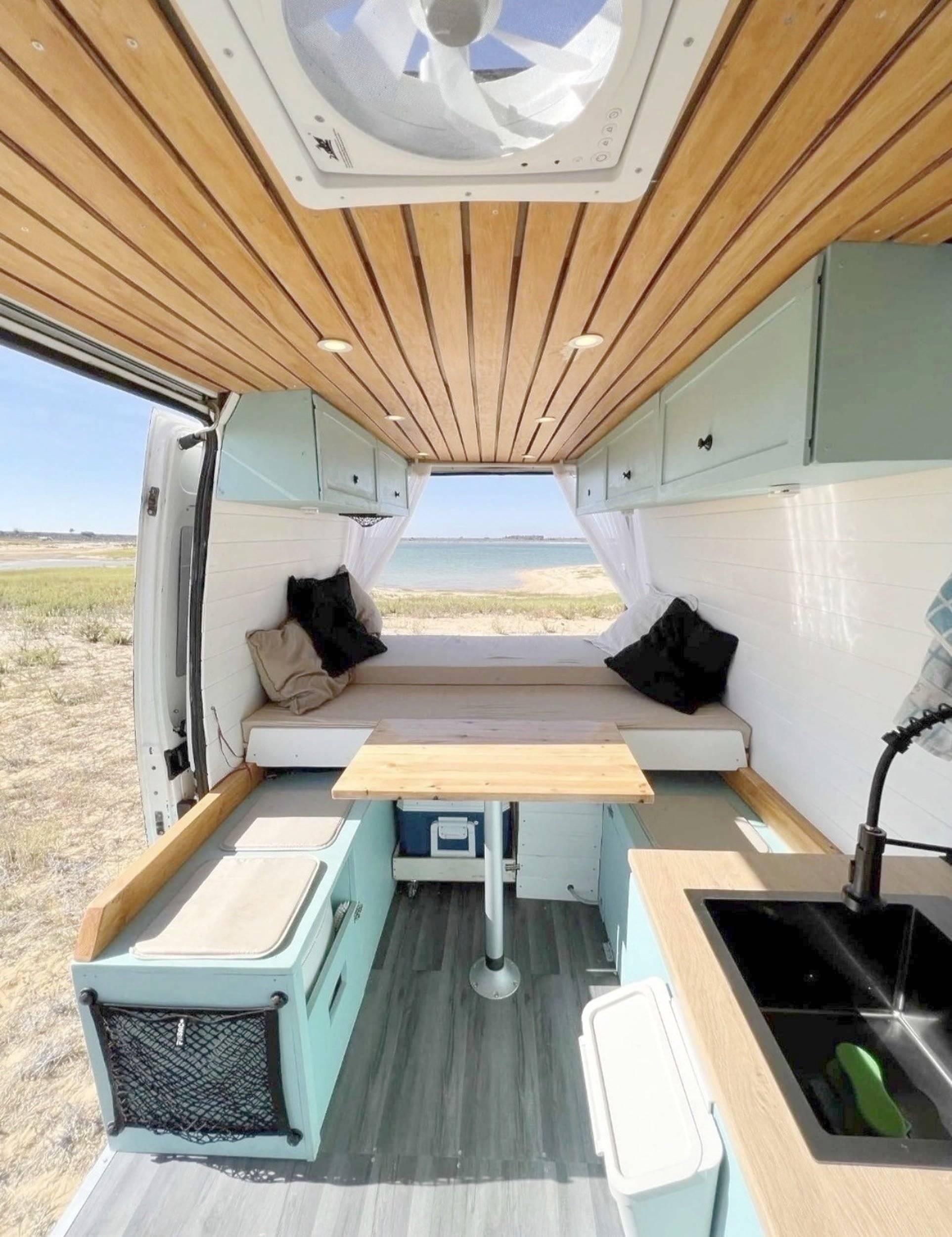 Vue avant de 3/4 Peugeot Boxer - Yescapa