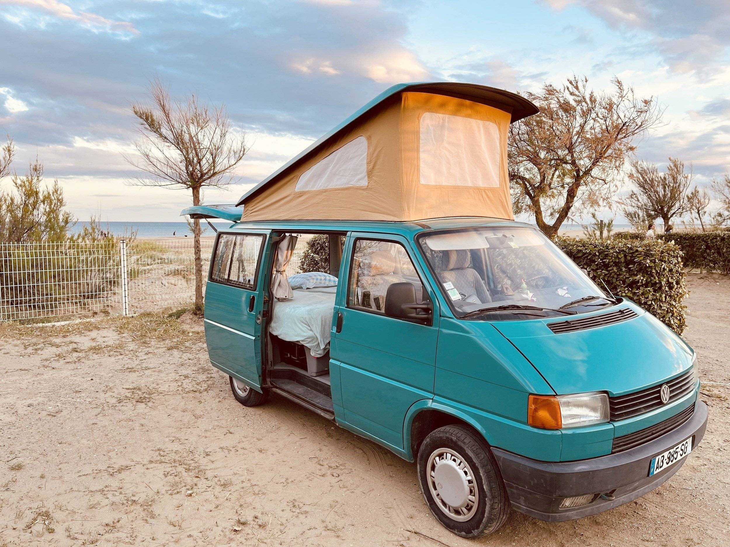 Vista de 3/4 Volkswagen T4 westfalia 2.4 diésel - Yescapa