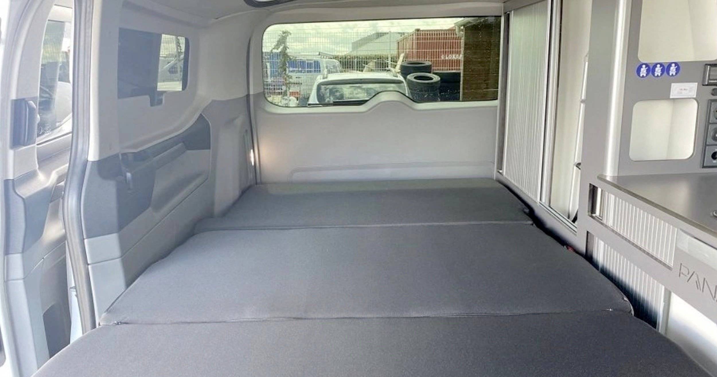 Dormidas Ford Transit Custom 2,0 l 130 ch - Yescapa