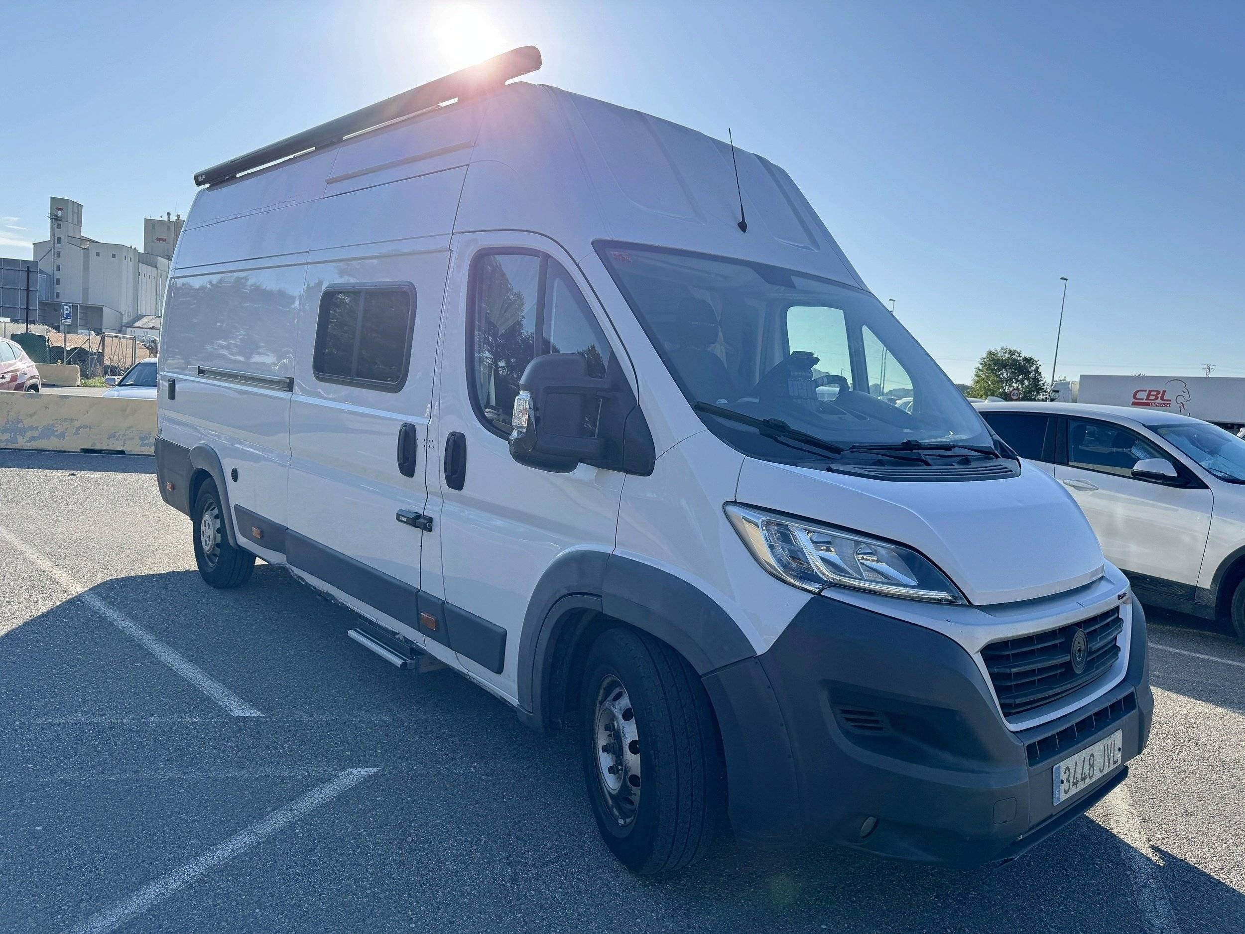 Front view from 3/4 Fiat Ducato 2,3 l 177 ch - Yescapa