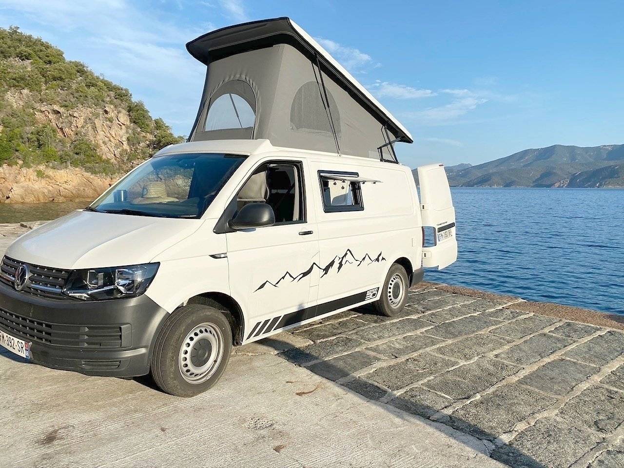 Front view from 3/4 Volkswagen T6 2 l TDI 150 ch - Yescapa