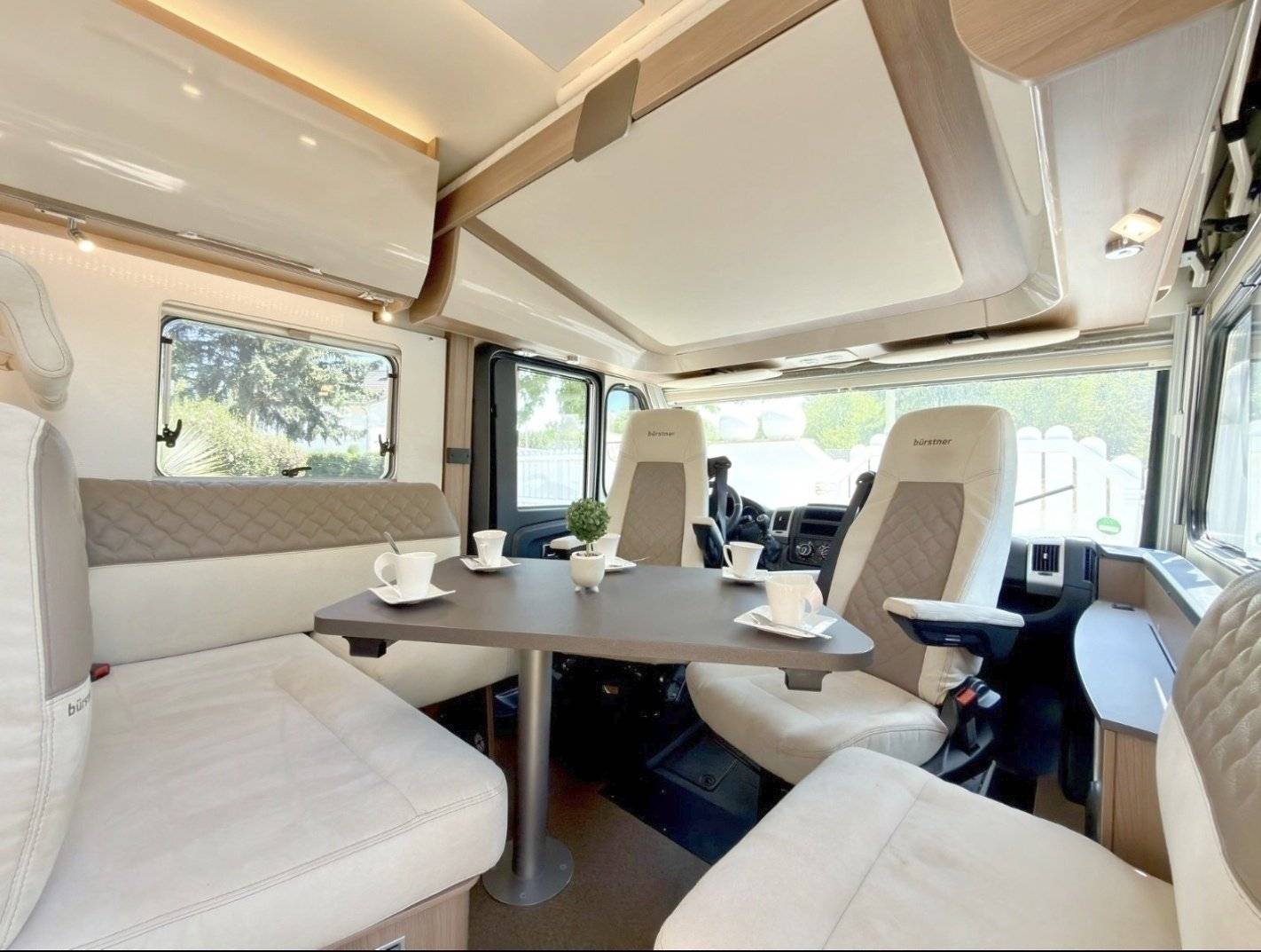 Dining Area Fiat - Yescapa