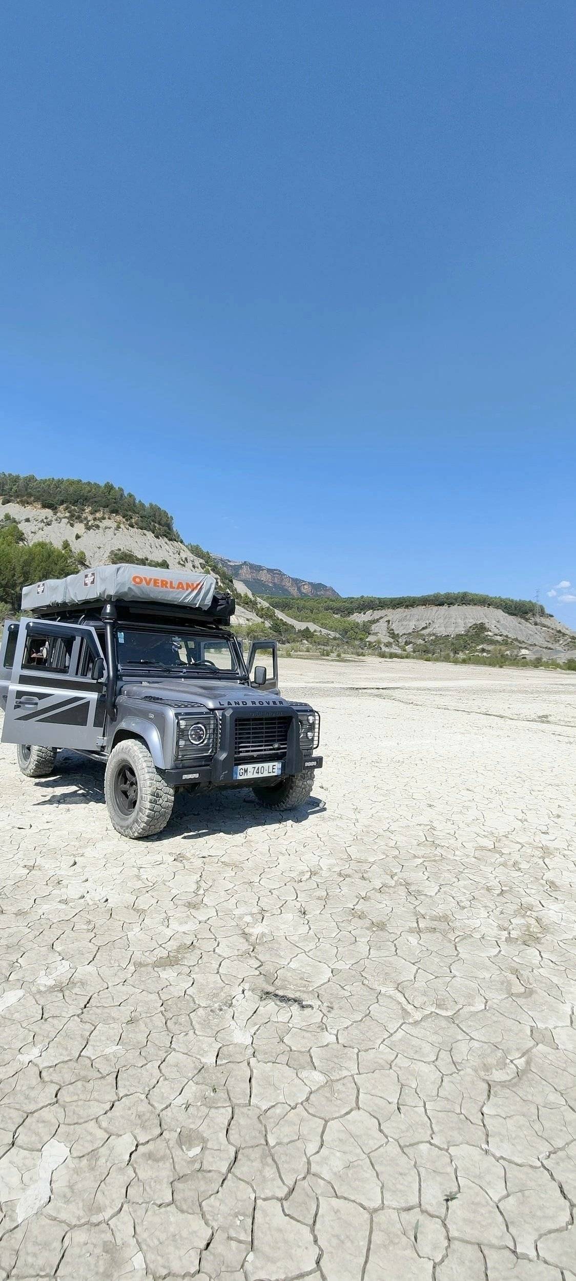Land Rover Defender 