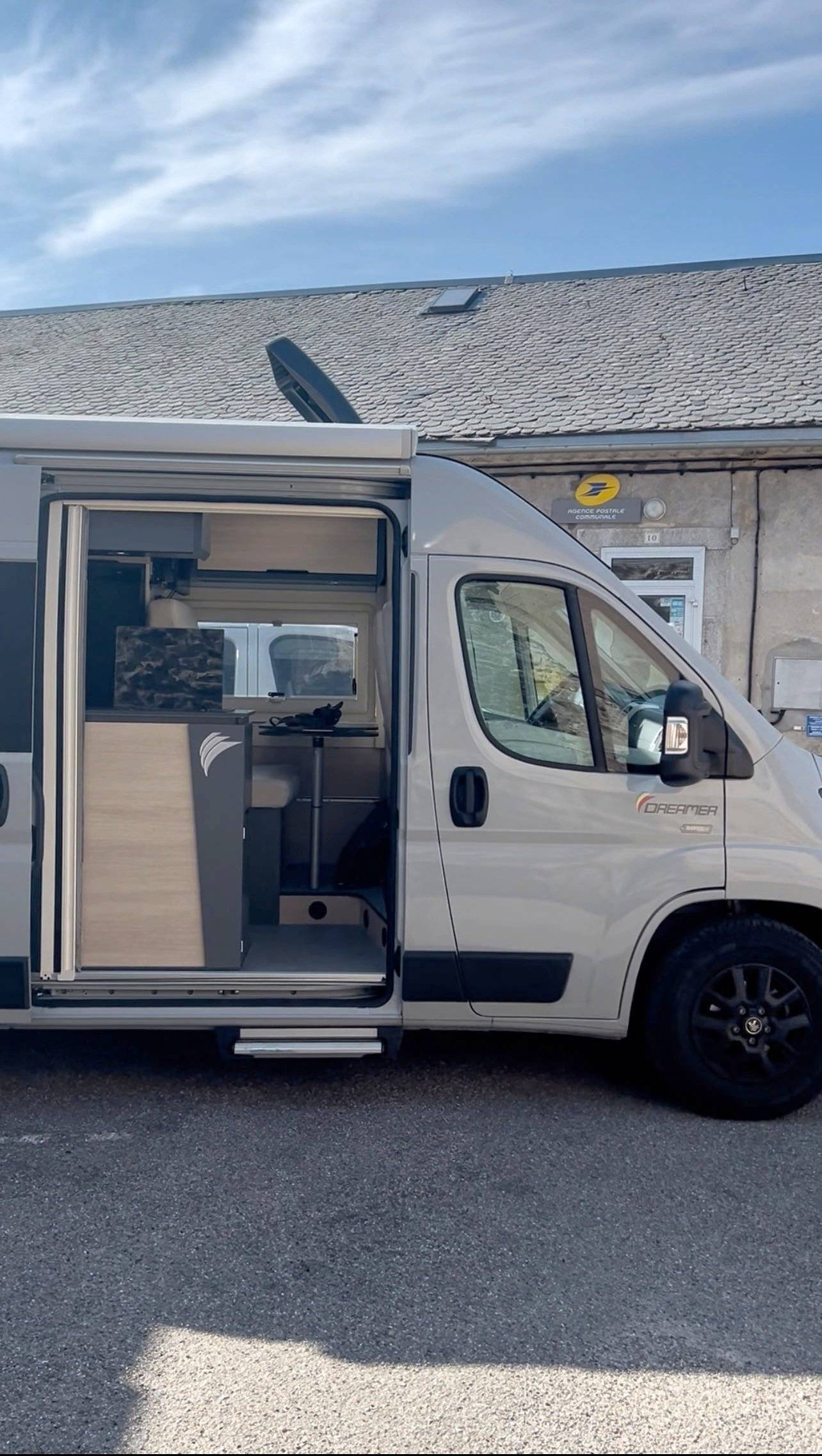 Voorkant 3/4 Peugeot - Yescapa