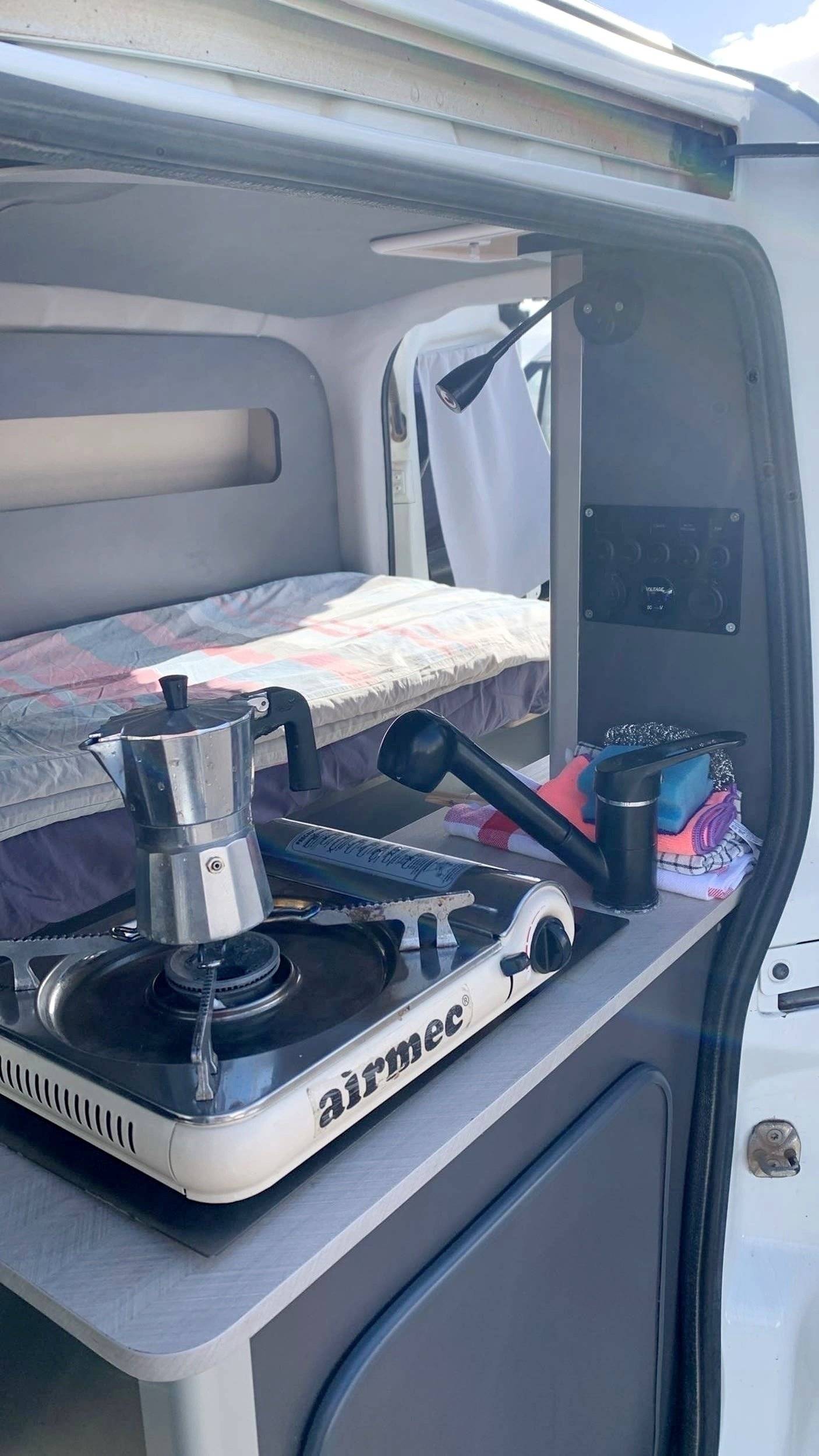 Área de jantar Fiat Doblo panorama 105 - Yescapa