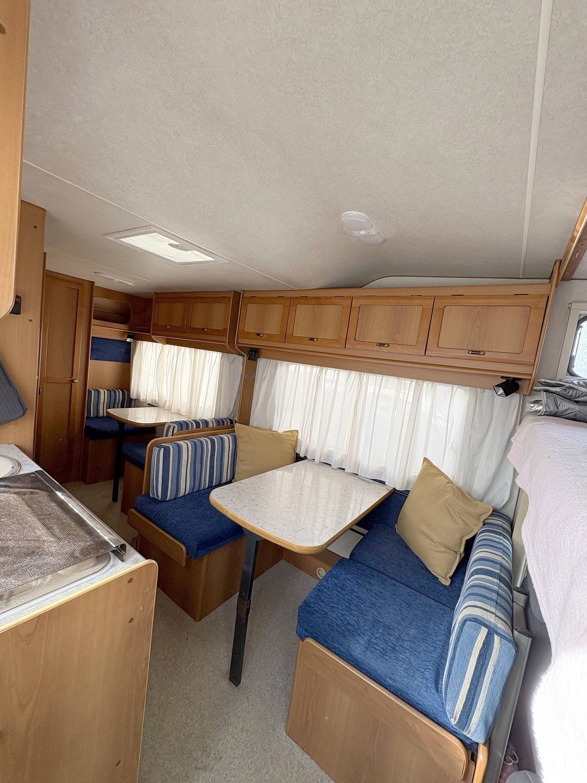 Menjador Ford Transit 155 ch - Yescapa