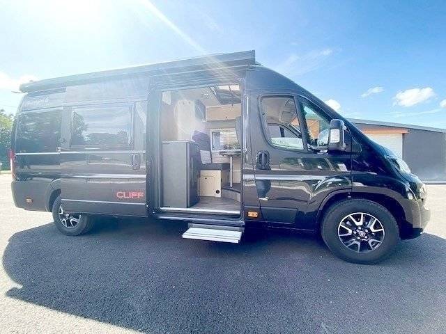 schräge Vorderansicht Fiat Fiat Ducato - Yescapa