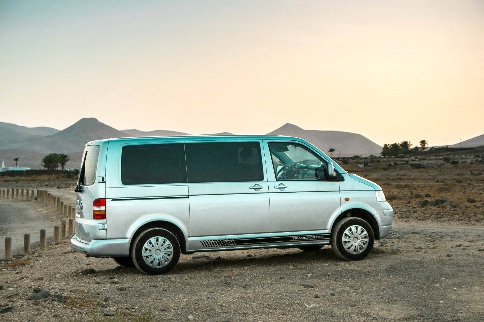 Front view from 3/4 Volkswagen transporter T5 130ch - Yescapa