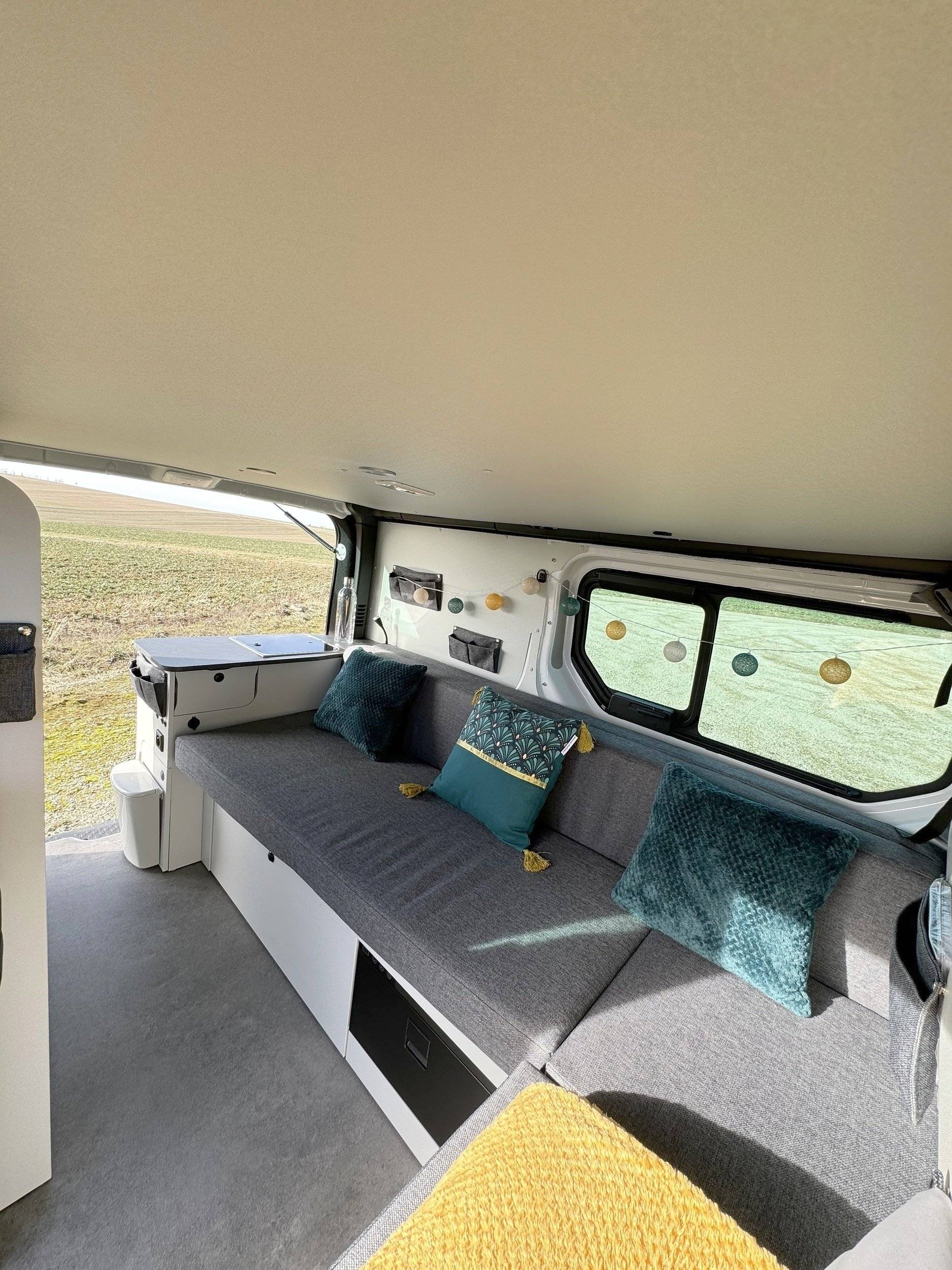 Berth Renault Trafic - Yescapa