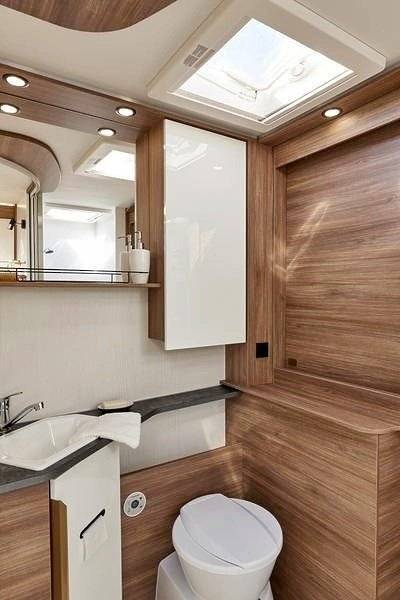 Pilote P696D Evidence