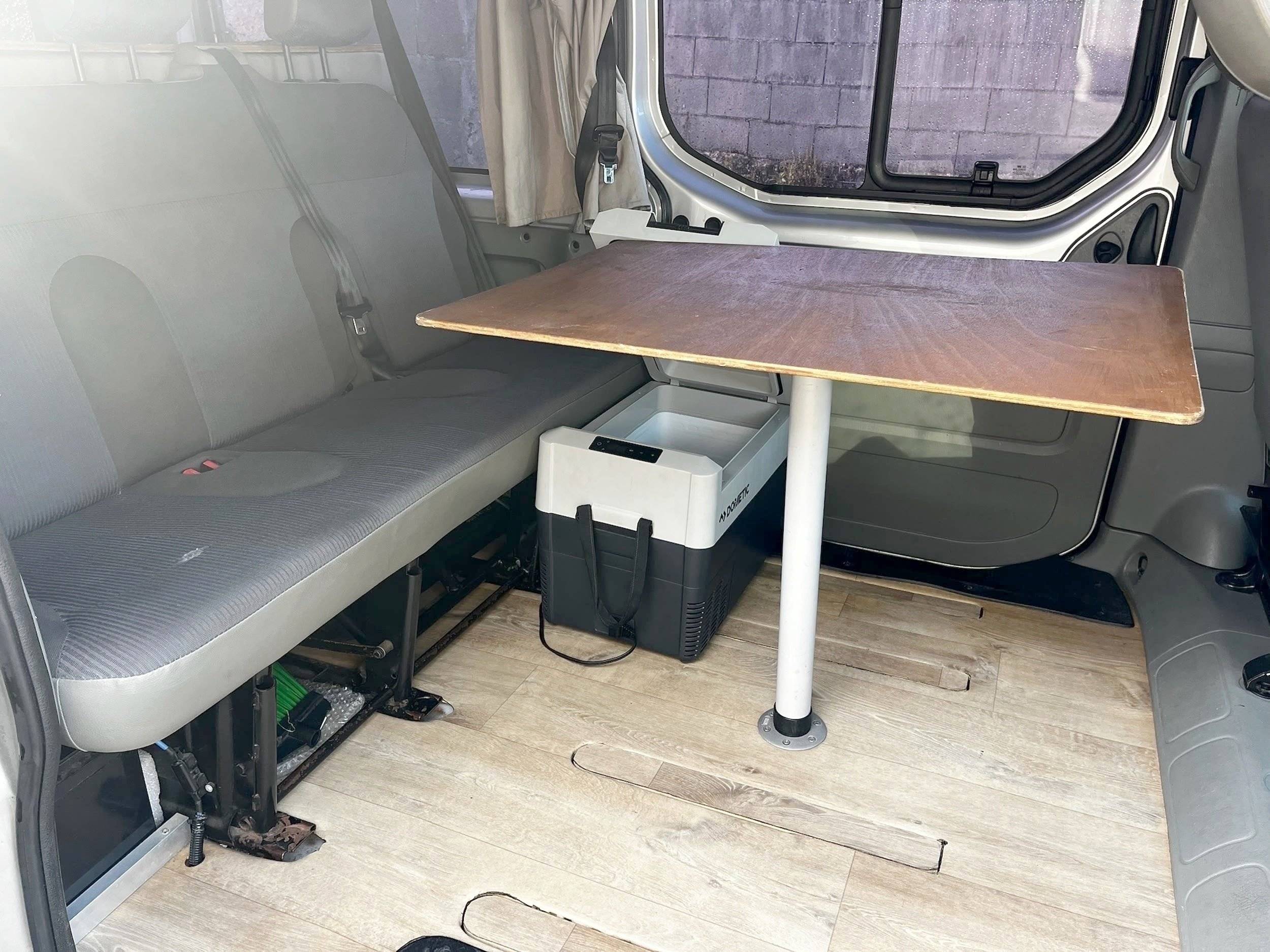Comedor Opel VIVARO - Yescapa