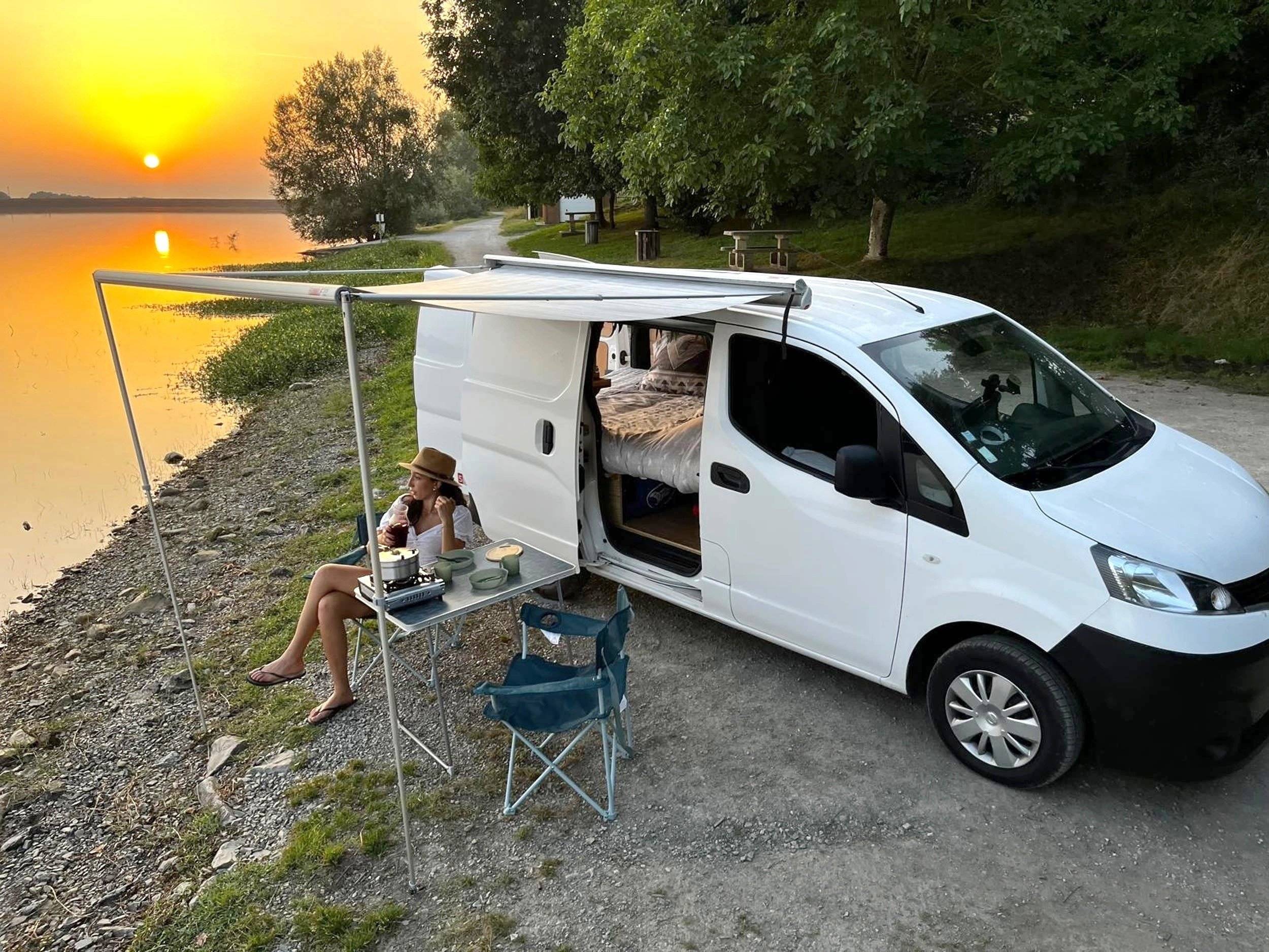 Front view from 3/4 Nissan NV200 - Yescapa