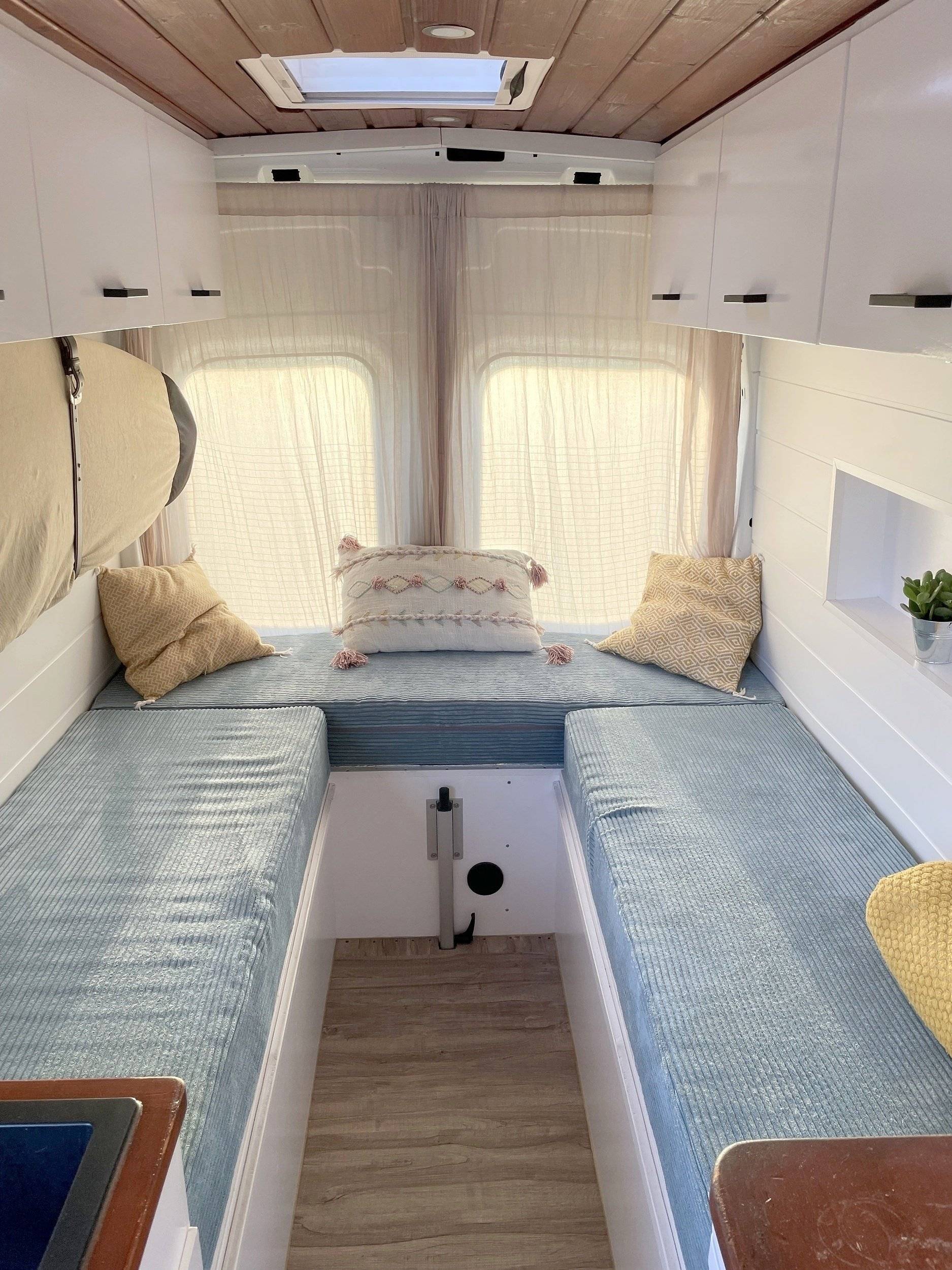 Couchages Ford Transit - Yescapa