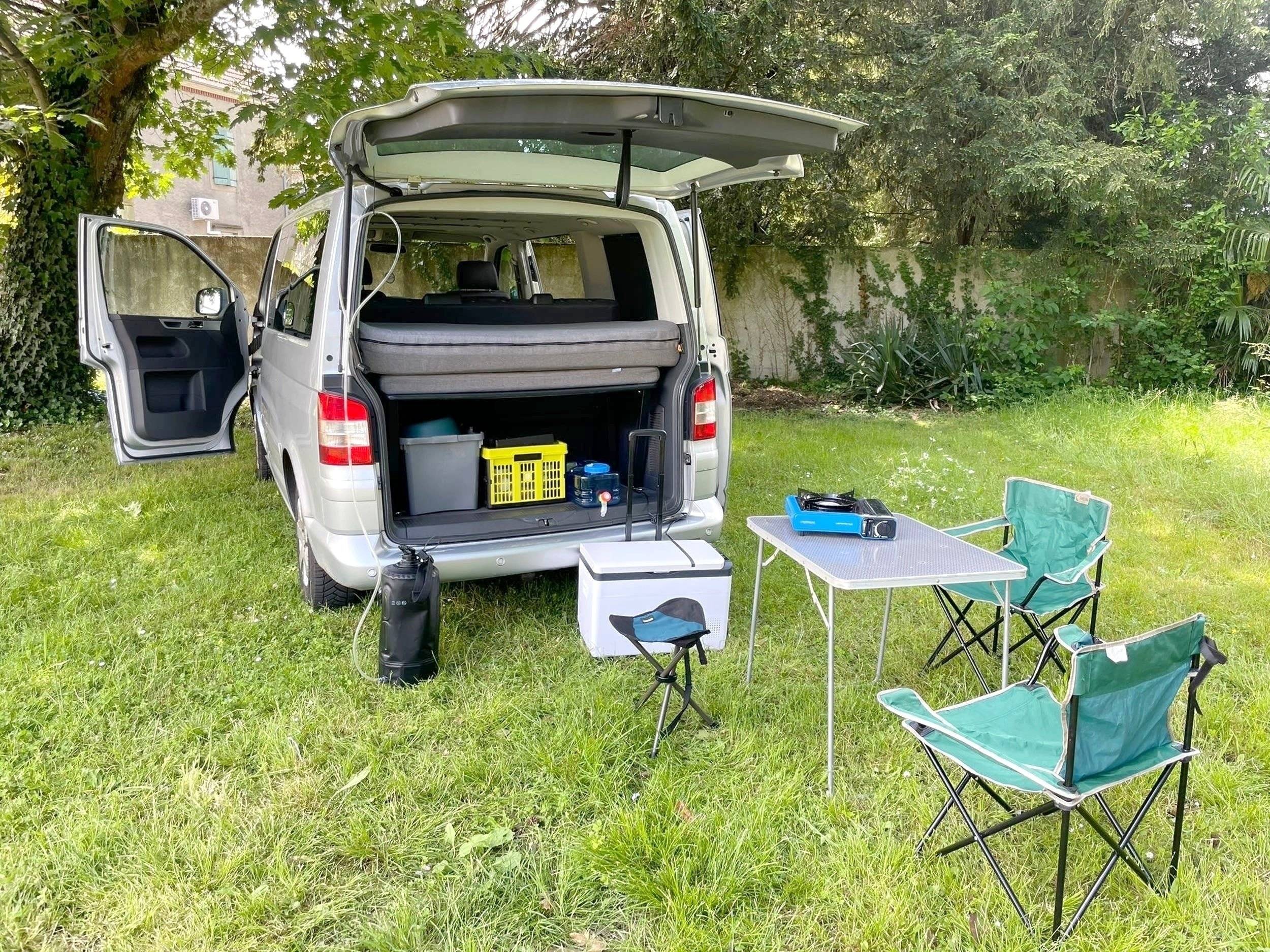 Dining Area Volkswagen Volkswagen T5 Multivan - Yescapa