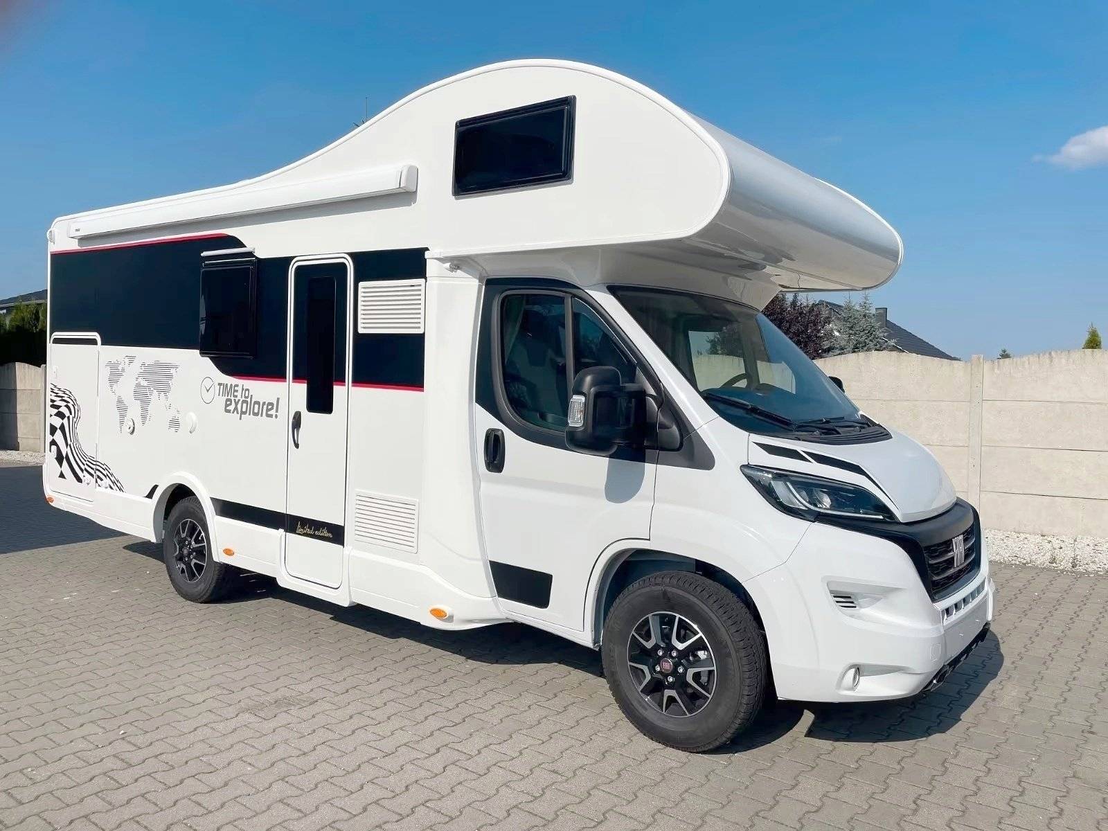 schräge Vorderansicht Fiat Ducato 2,2 l Multijet 130 ch. - Yescapa