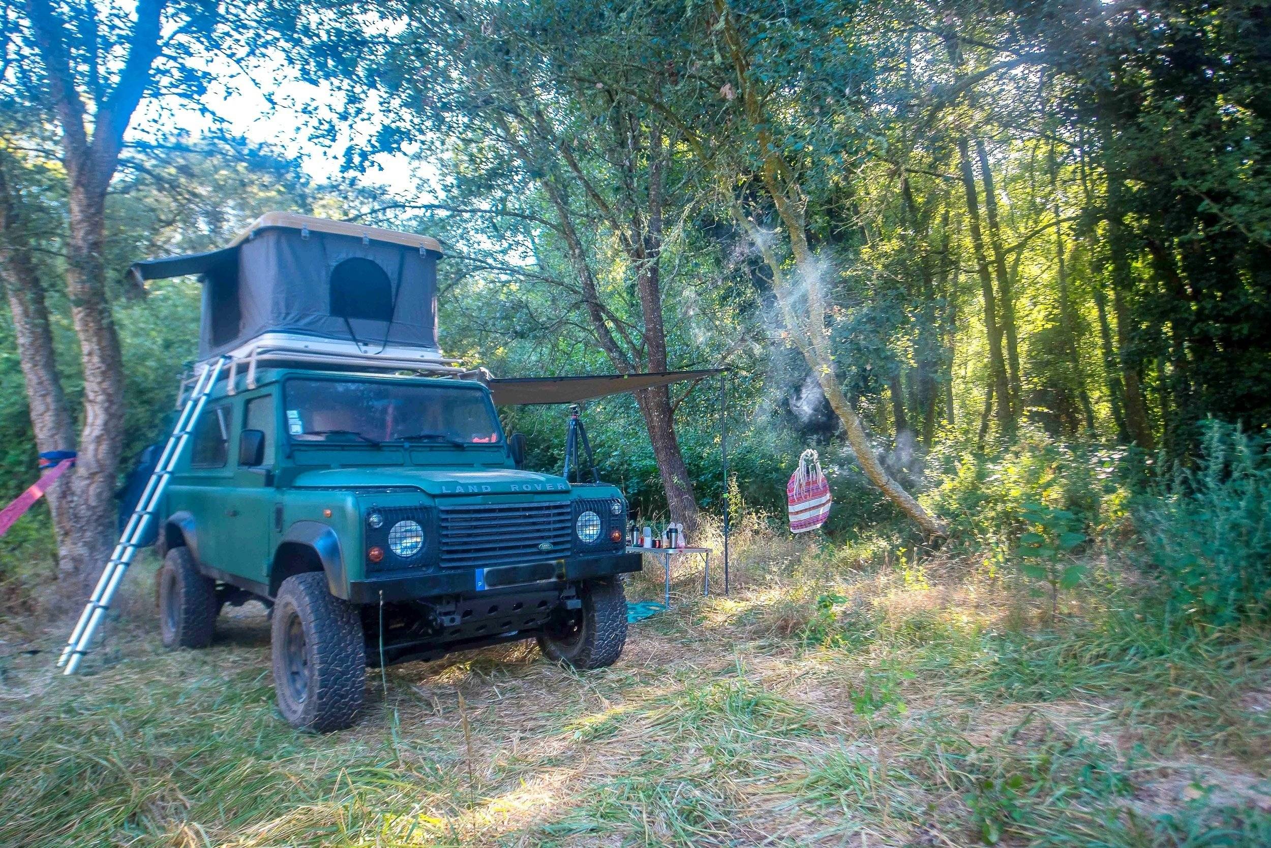 Voorkant 3/4 Land Rover Defender 110 SW - Yescapa