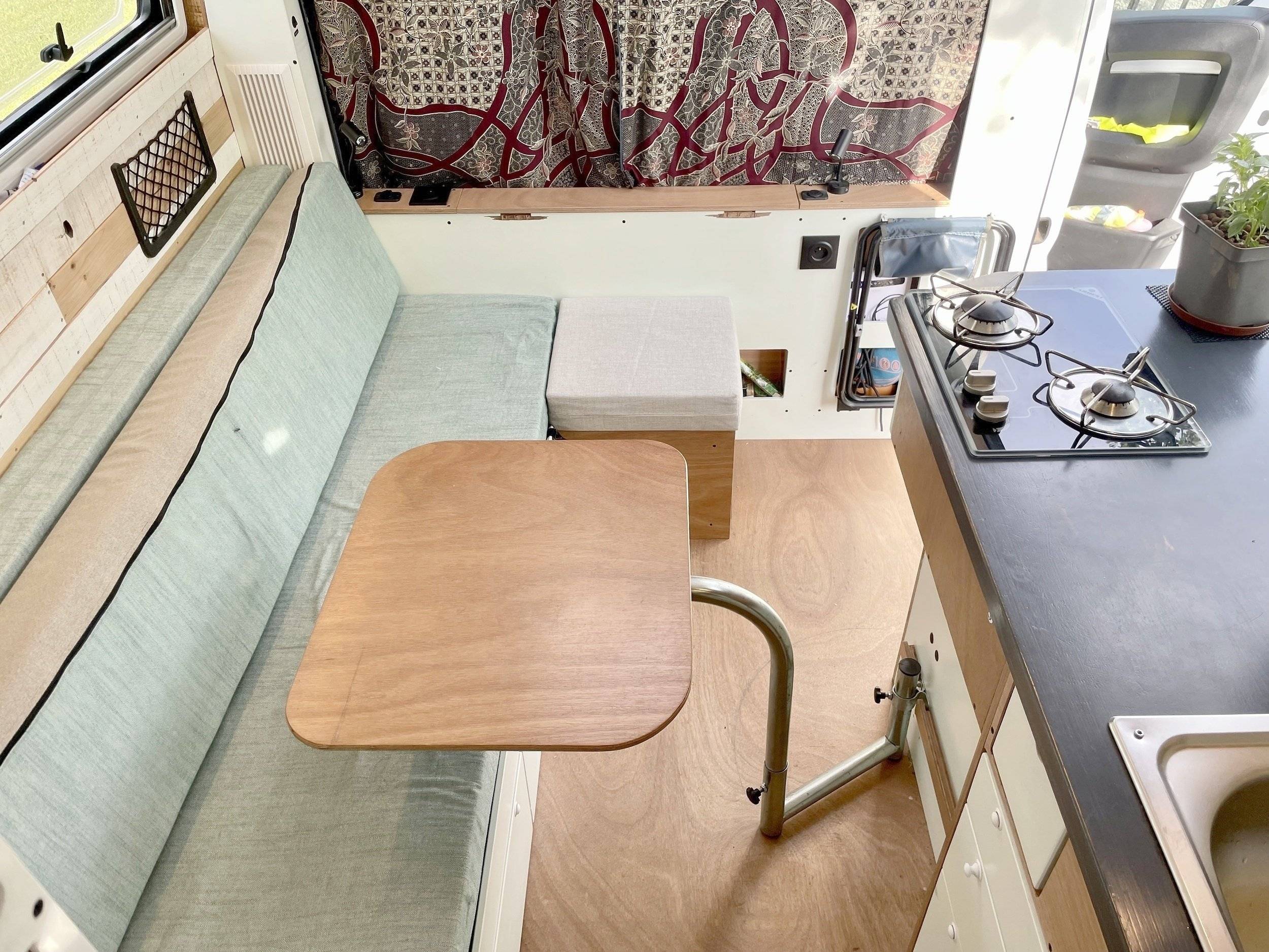 Dining Area Citroën Jumper 2,2 l 150 ch - Yescapa