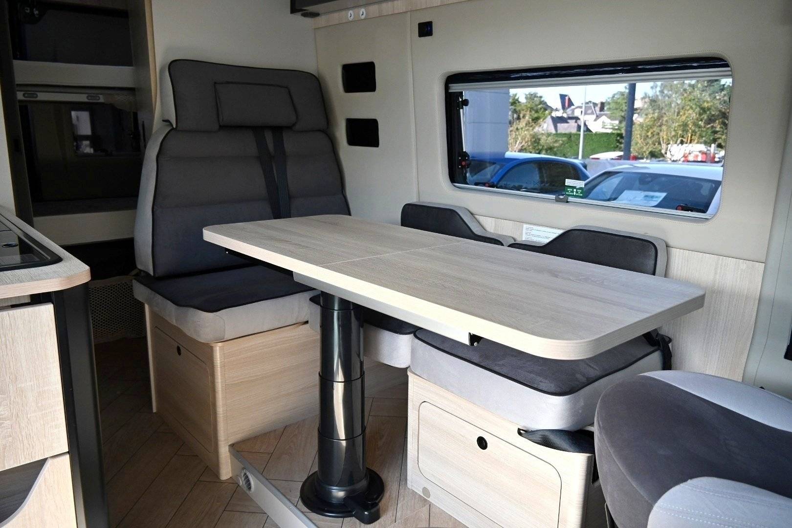 Dining Area Fiat ducato 2026 2.2l 140cv - Yescapa