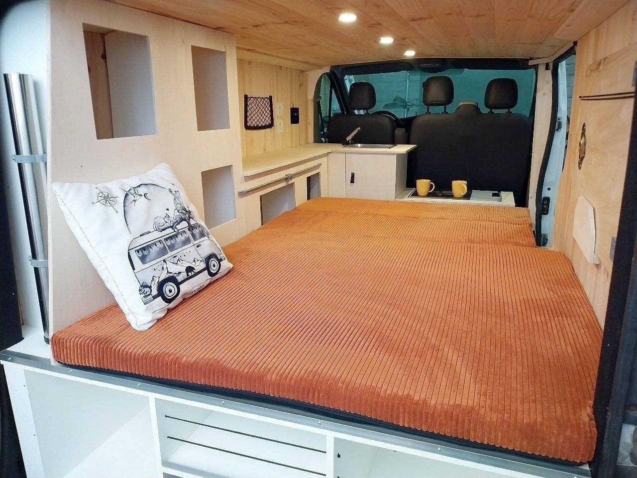 Schlafplätze Renault Trafic 1,6 l 115ch - Yescapa