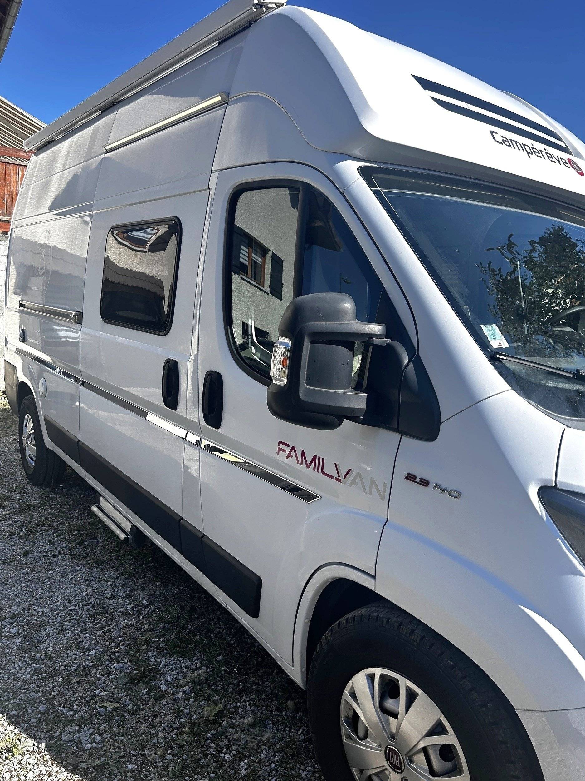 Front view from 3/4 Fiat - Yescapa