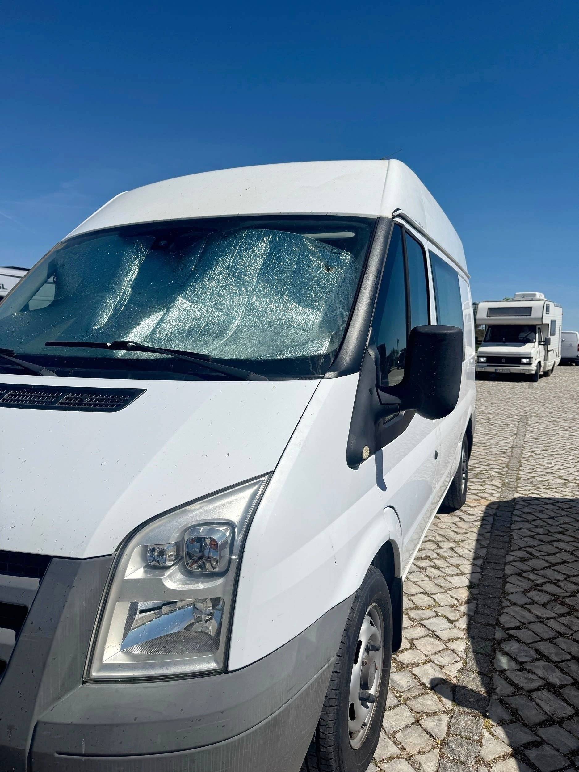 Front view from 3/4 Ford Transit 85 T260 - Yescapa