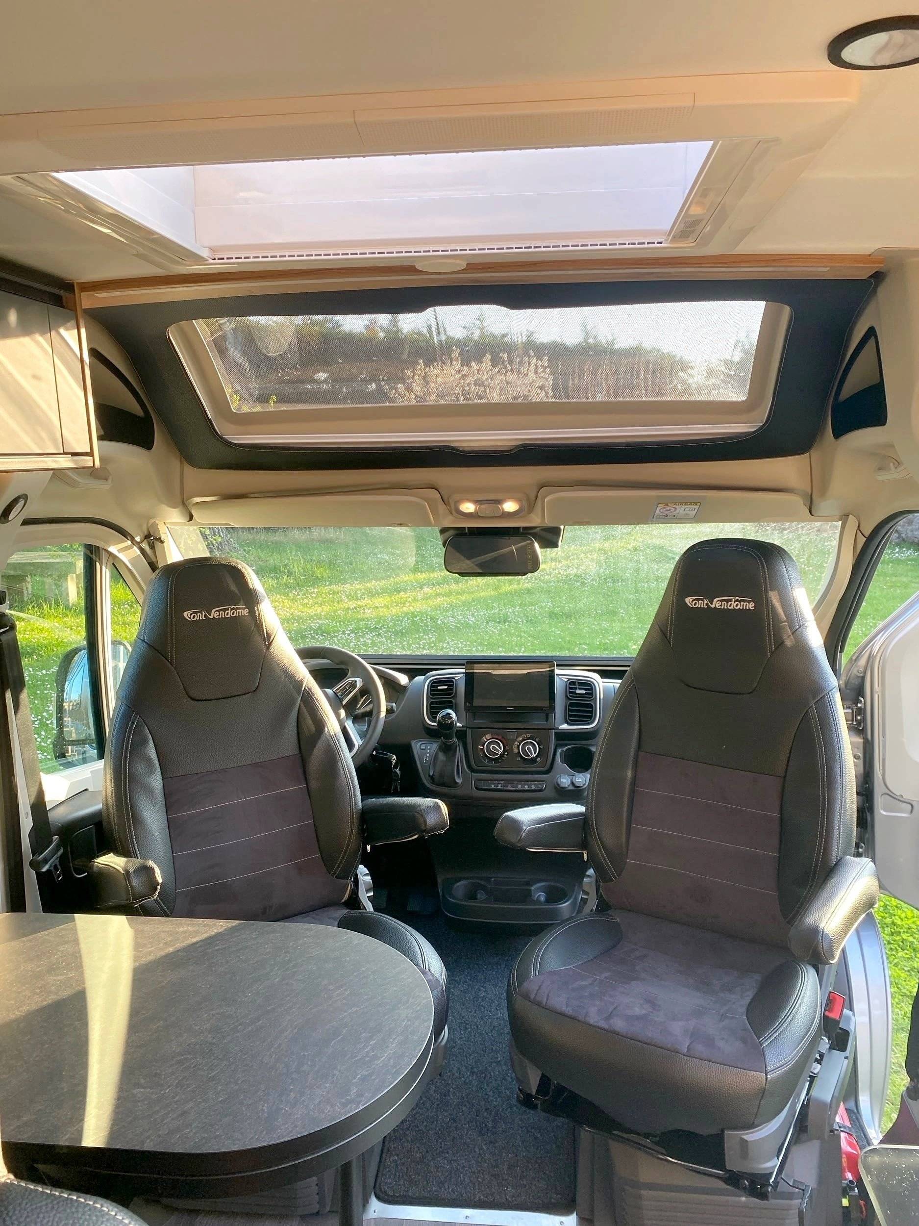 FONT VENDOME Leader Camp Duo