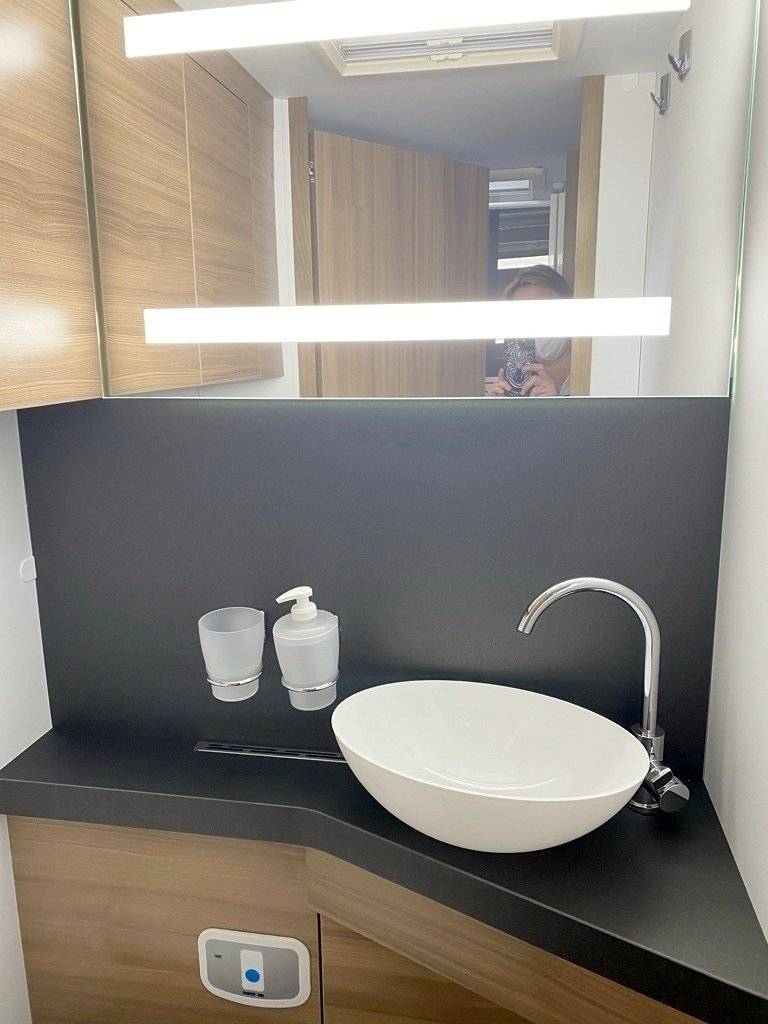 Adria Coral XL Axess 670 SL