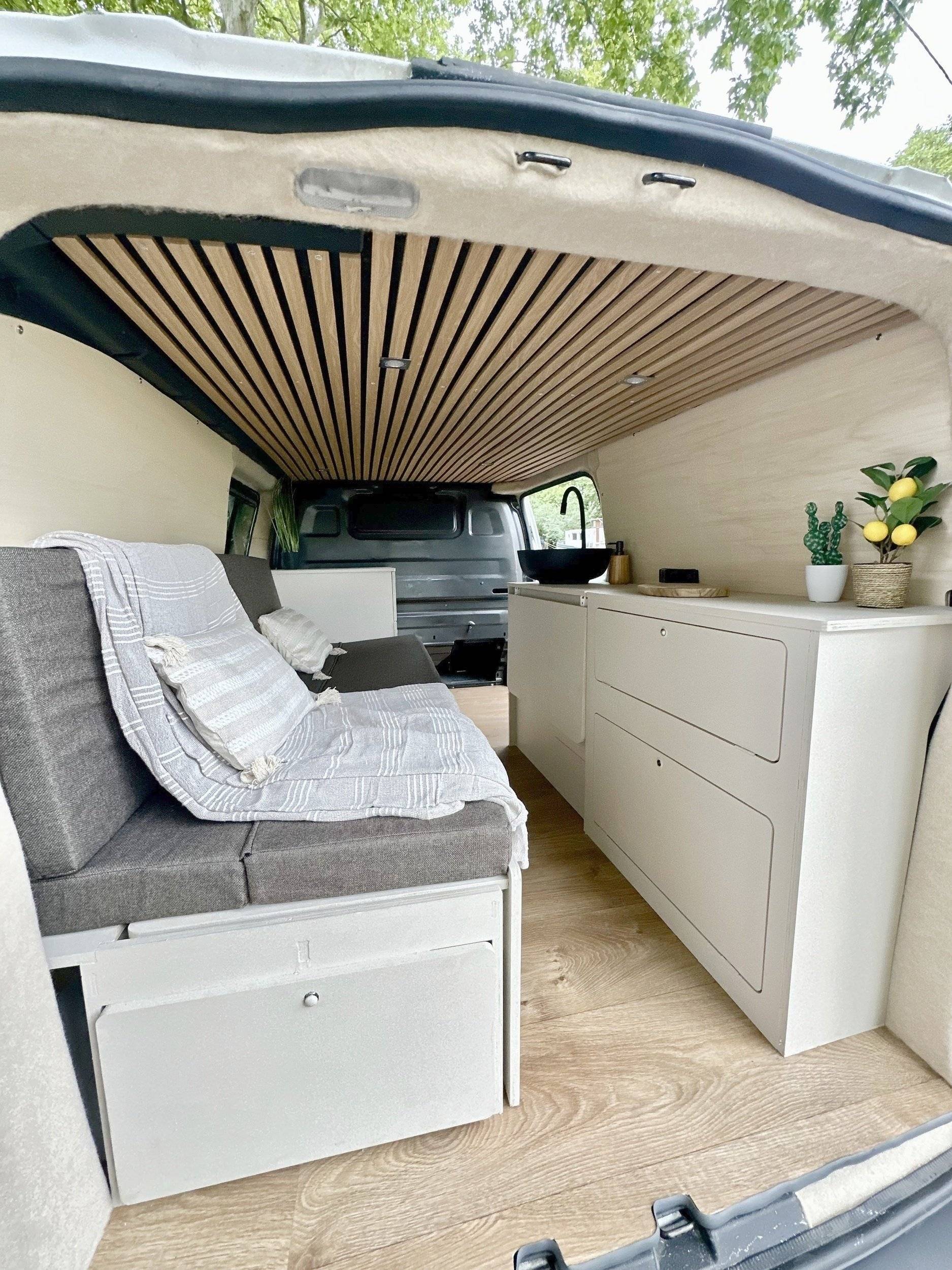 Dining Area Citroën Jumpy 2,2 l 120 ch - Yescapa