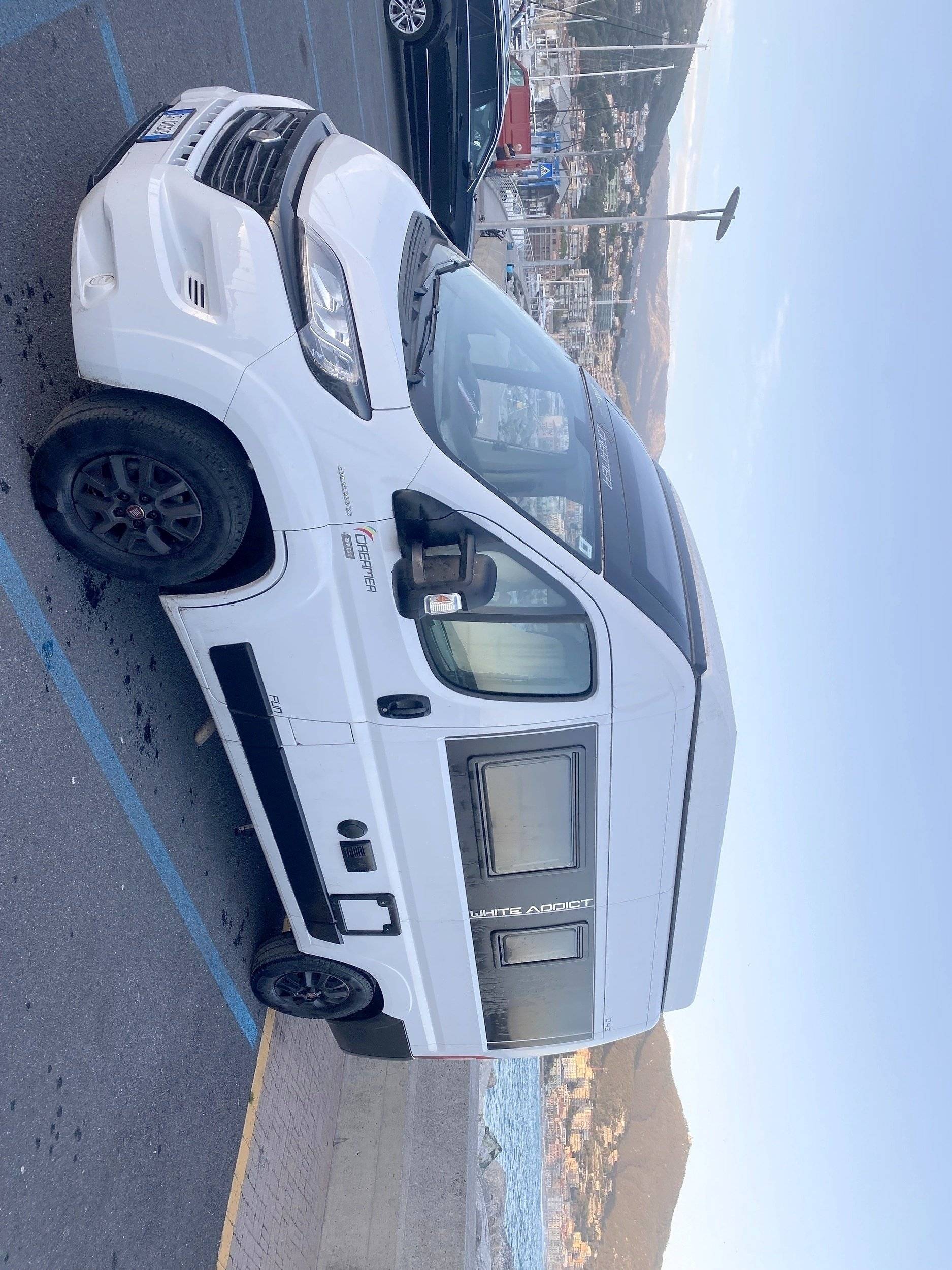 Vista frontale a ¾ Fiat FIAT DUCATO - Yescapa