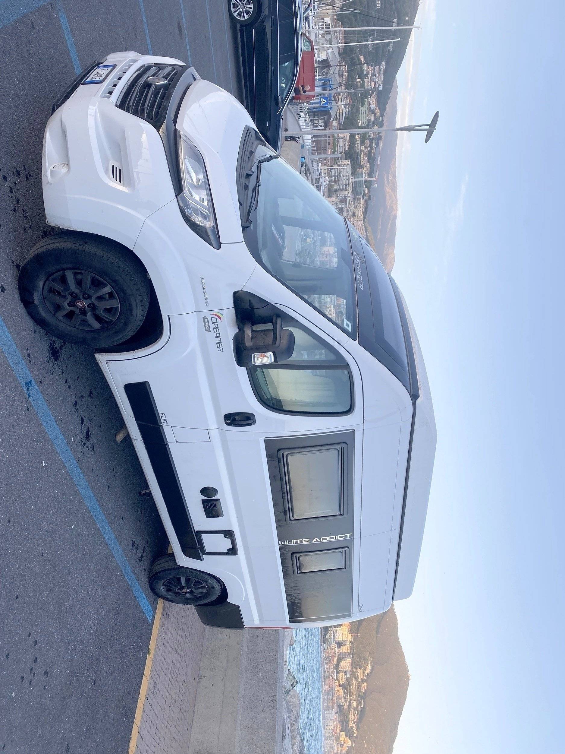 Vista del vehículo ángulo delantero Fiat FIAT DUCATO - Yescapa