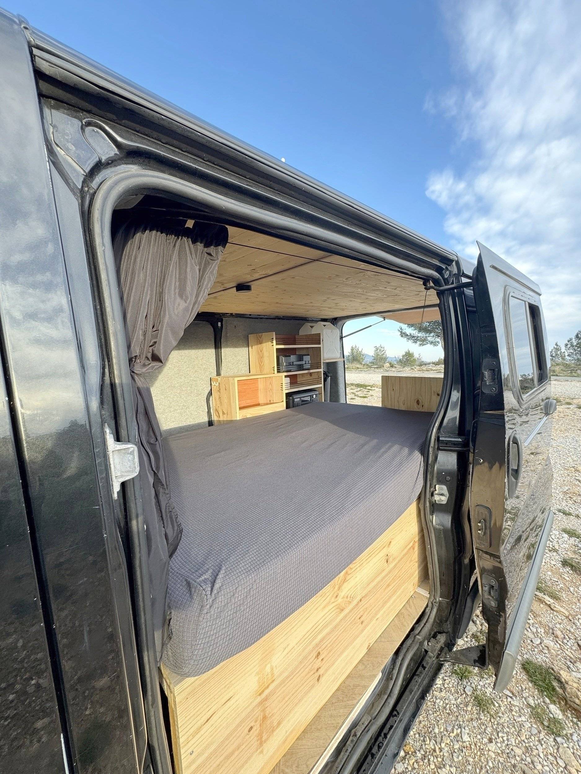 Slaapplaatsen Nissan Primastar l2h1 115ch - Yescapa