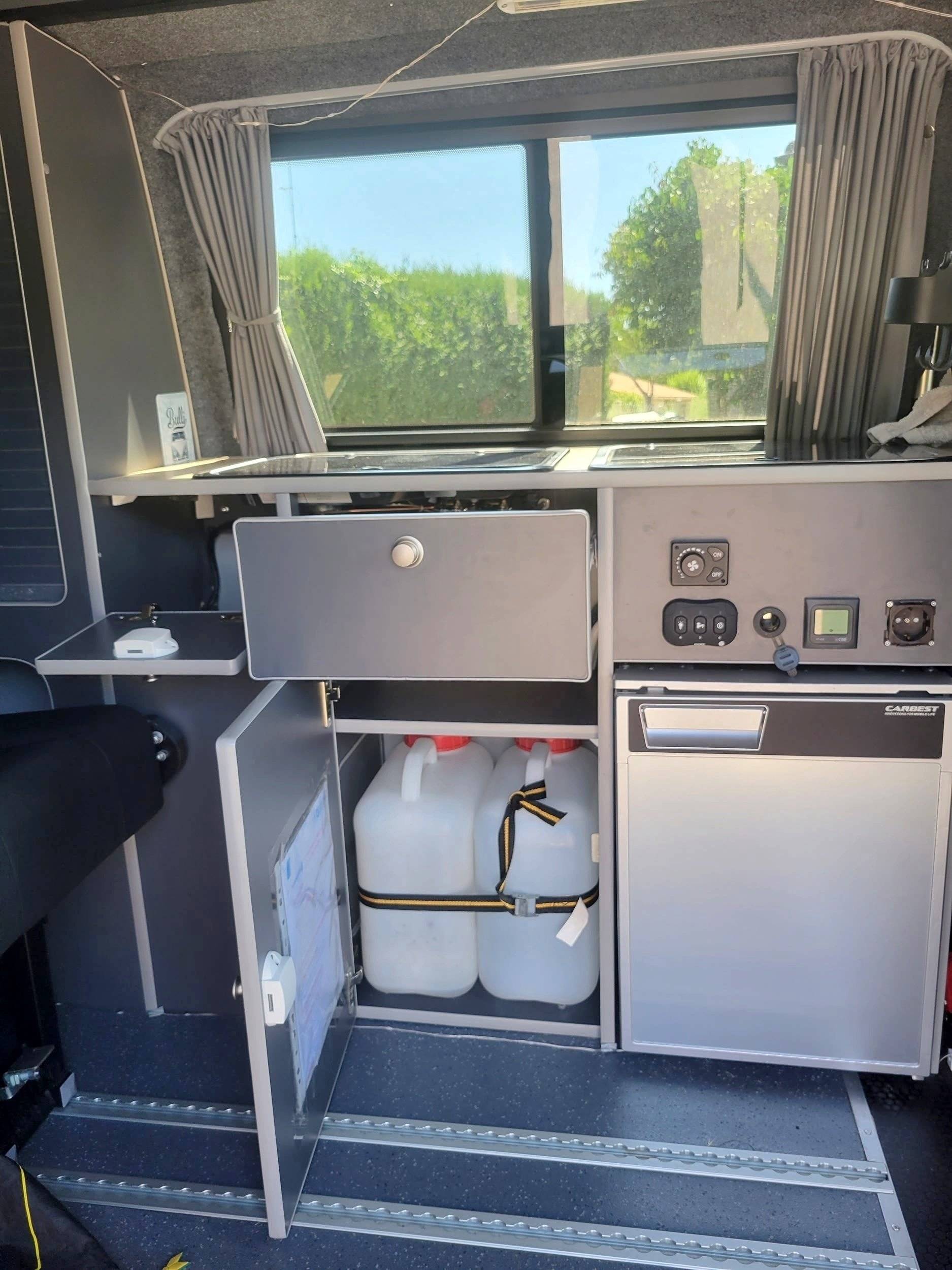 Comedor Volkswagen T5 combi - Yescapa