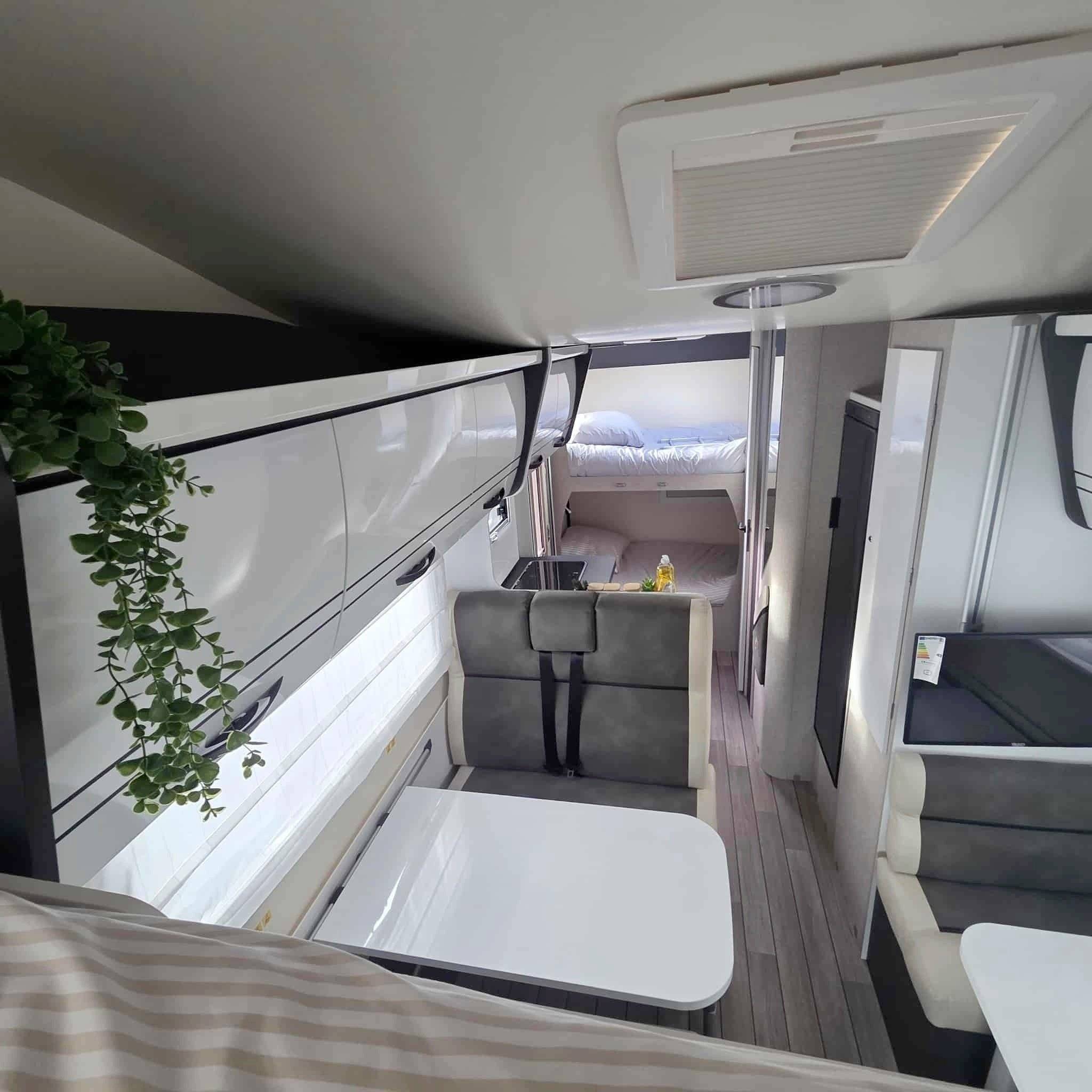 Dining Area Fiat FIAT DUCATO - Yescapa