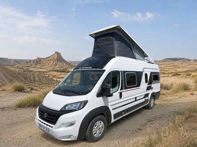 Front view from 3/4 Fiat Ducato 140 - Yescapa