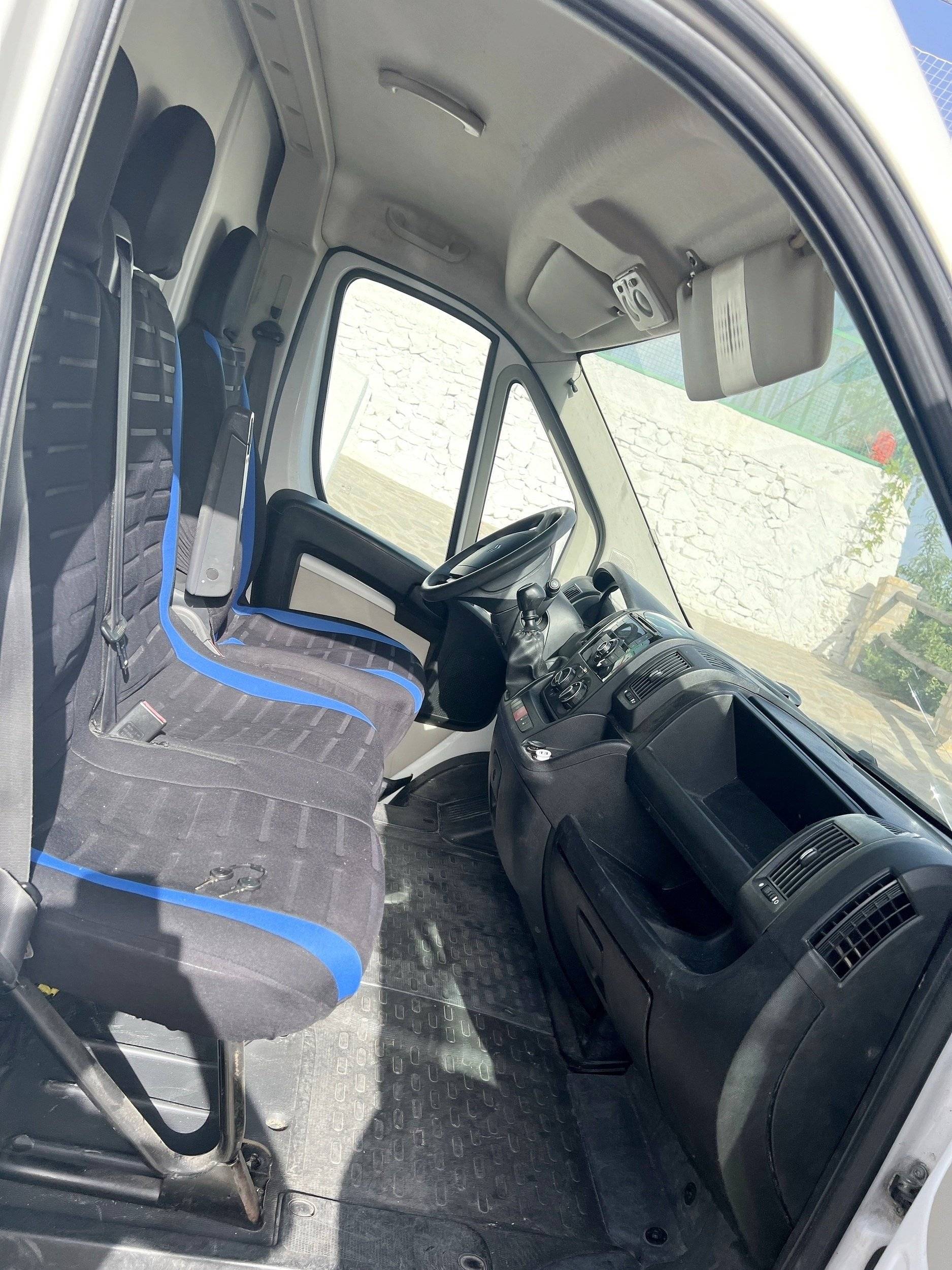 Fahrerbereich Citroën Jumper 2,2 l 130 ch - Yescapa