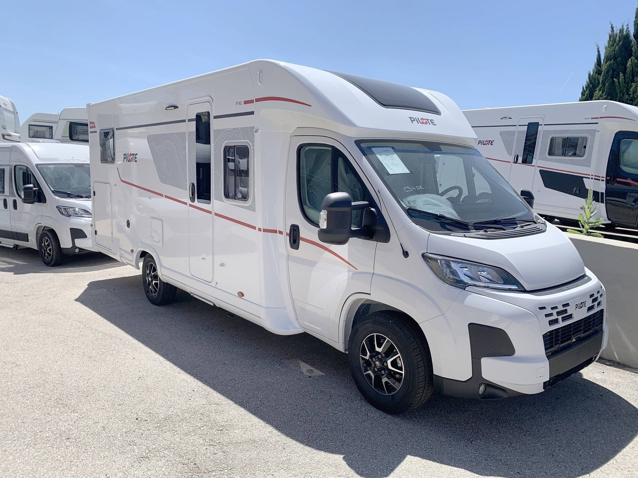 Vista de 3/4 Fiat Ducato 2,2 140cv - Yescapa