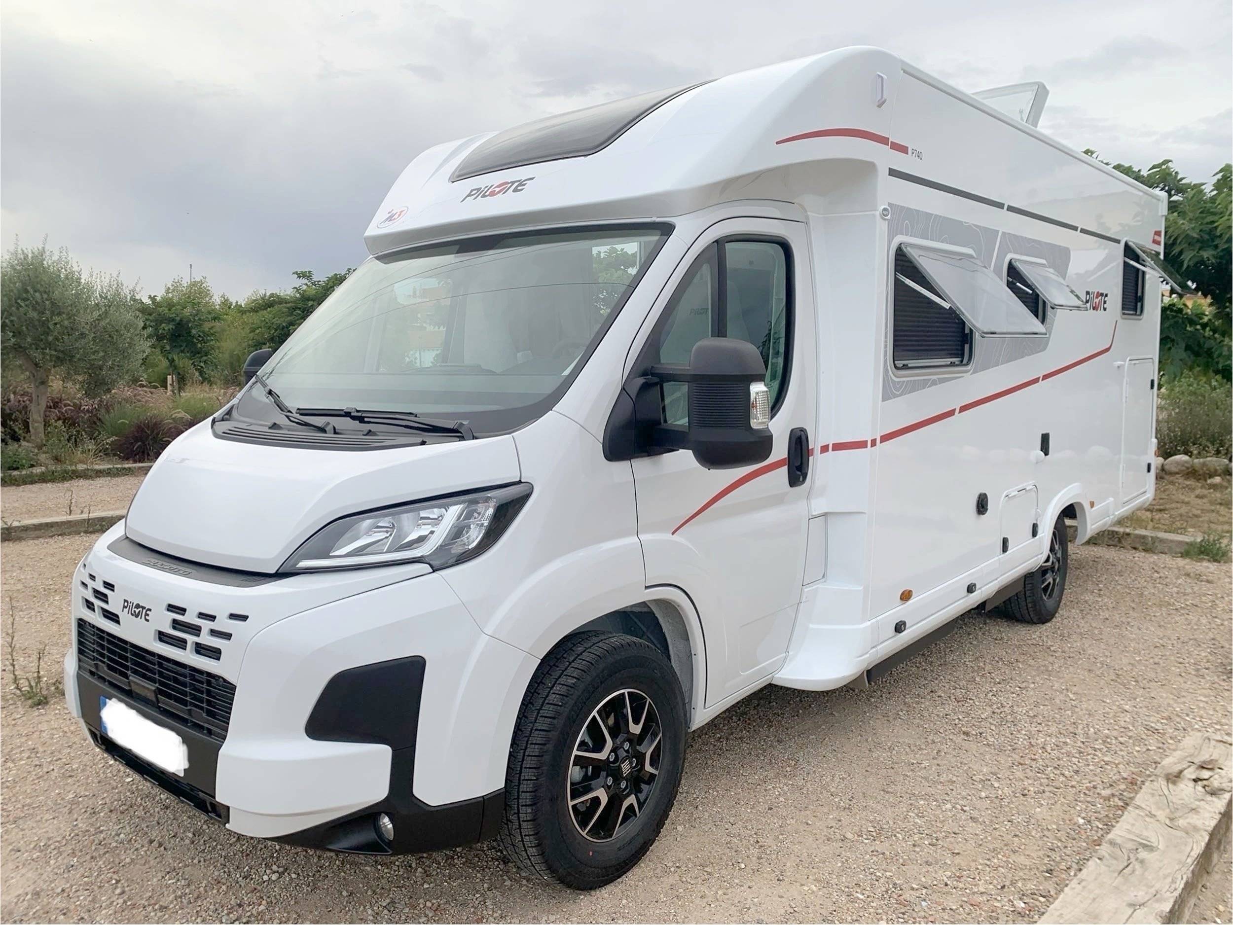 Voorkant 3/4 Fiat Ducato 2,2 140cv - Yescapa