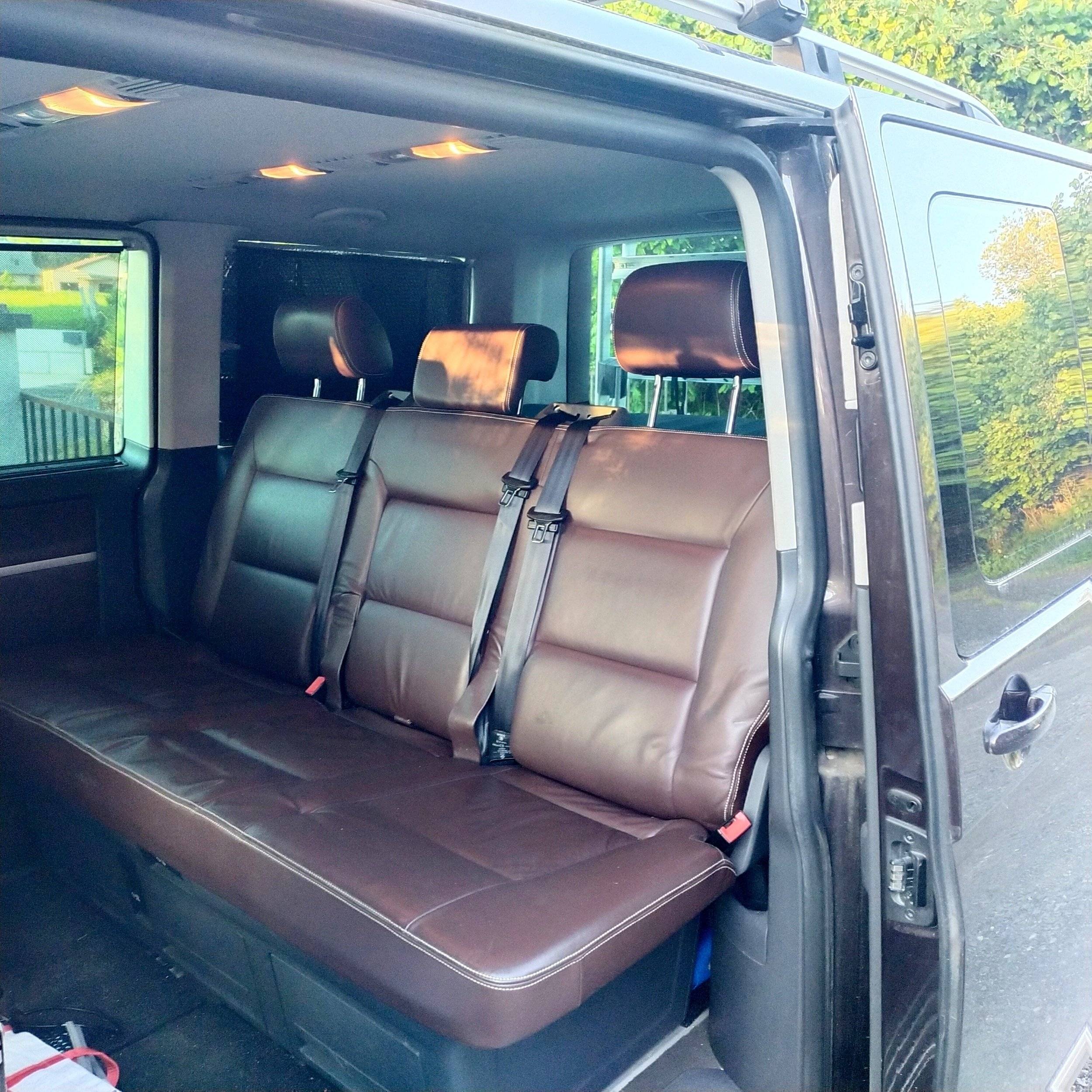 Área de jantar Volkswagen Volkswagen T5 Multivan - Yescapa