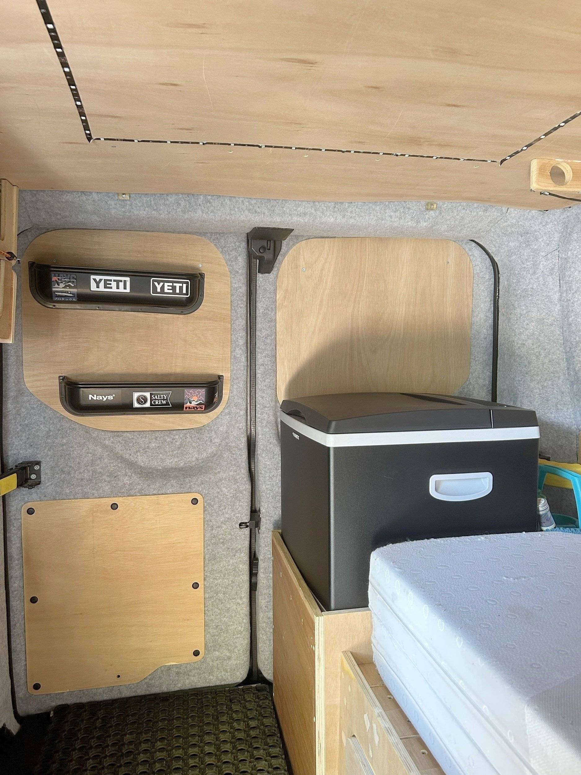 Coin cuisine Ford Transit 2,0 l 130 ch - Yescapa
