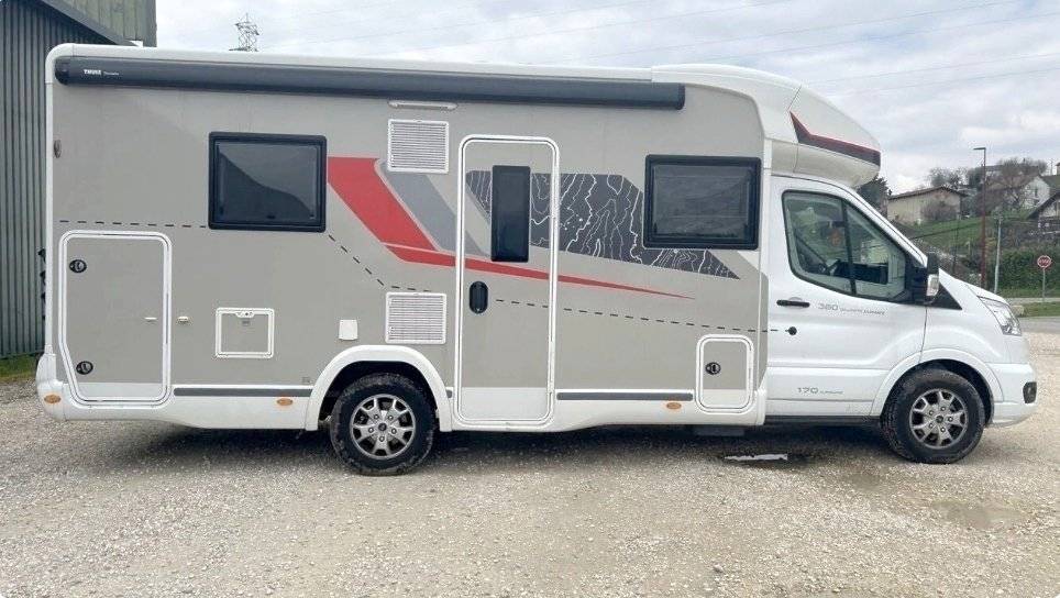Vista del vehículo ángulo delantero Fiat 2,3 l 130 cv - Yescapa