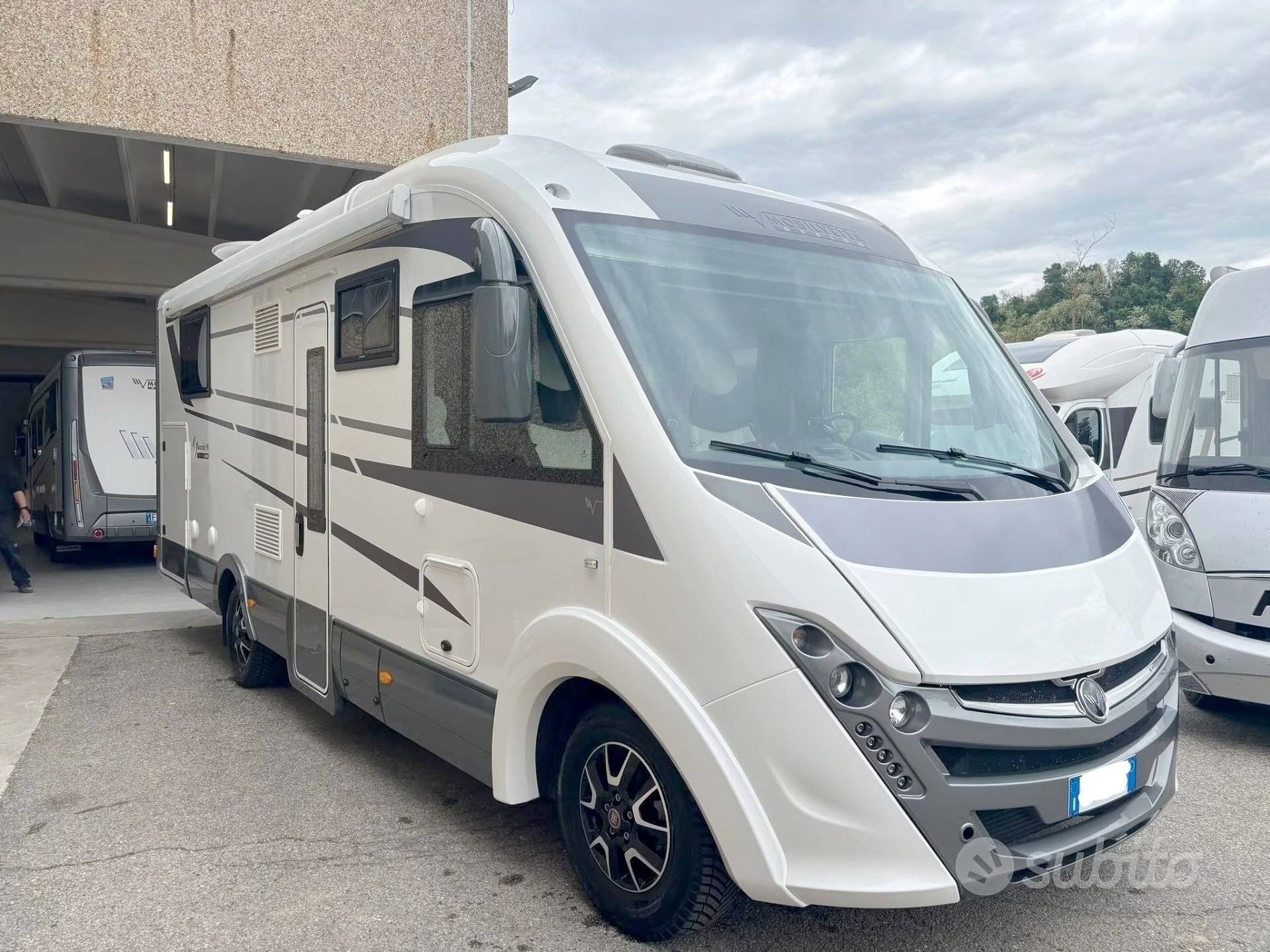 Vista del vehicle angle davanter Fiat DUCATO 2.2 160CV - Yescapa