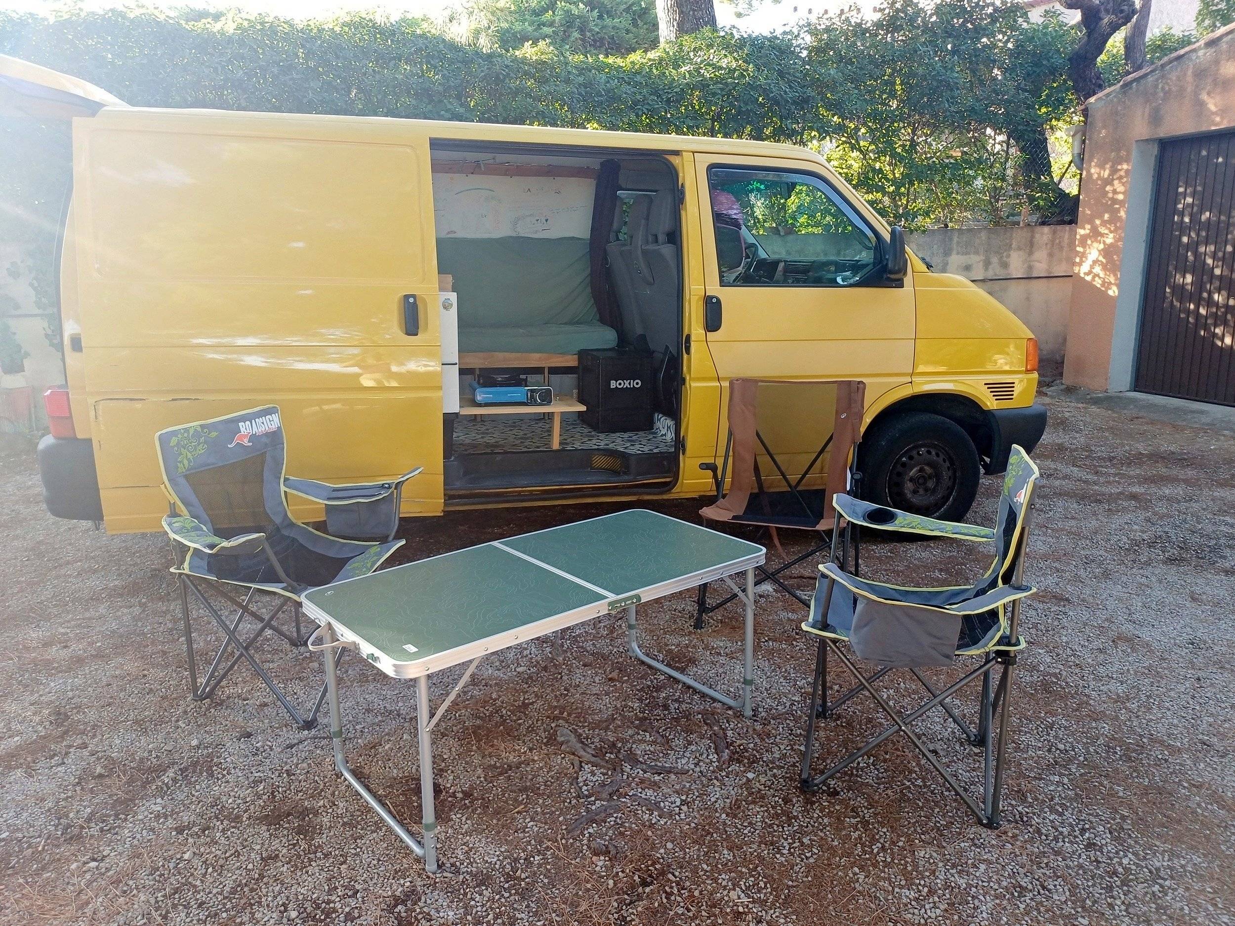 Área de jantar Volkswagen T4 - Yescapa
