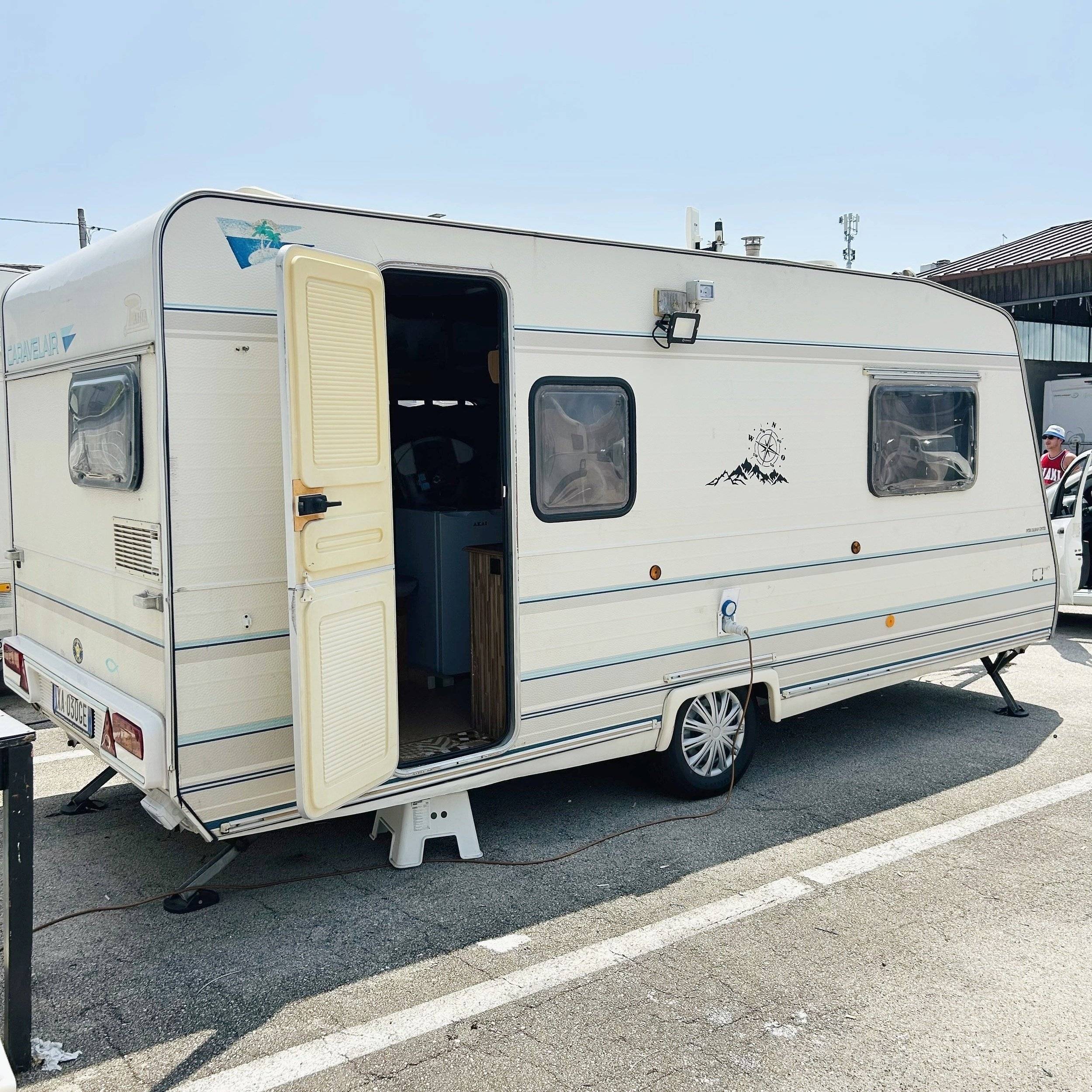 Front view from 3/4  - Yescapa