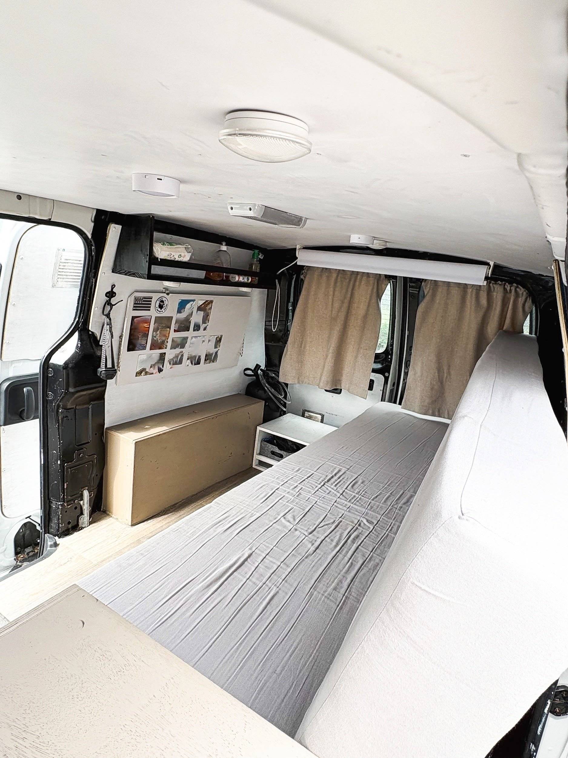 Área de jantar Hyundai H1 - Yescapa